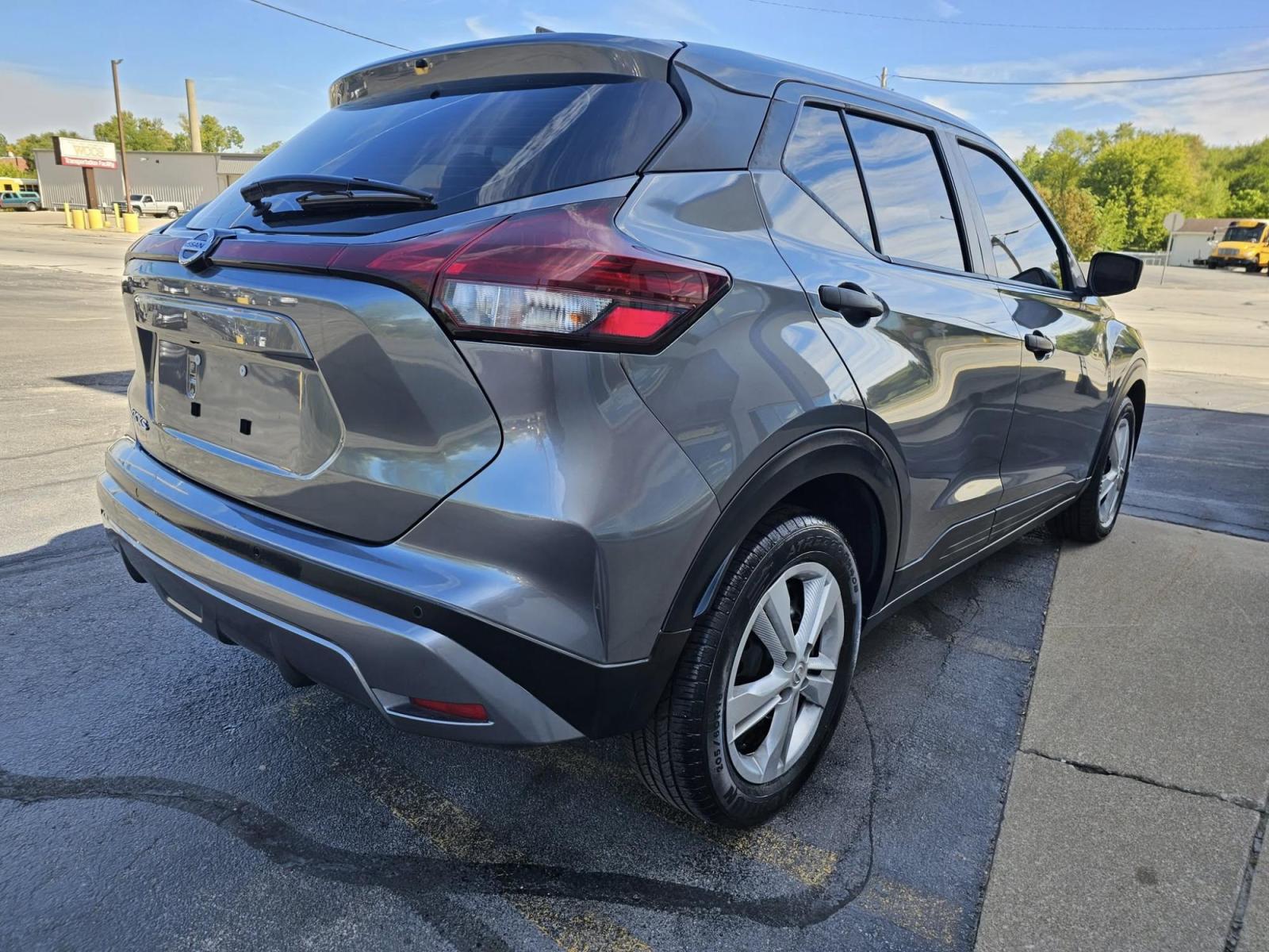 2021 GREEN /BLACK Nissan Kicks S (3N1CP5BV9ML) with an 1.6L L4 engine, CVT transmission, located at 502 South Main Street, Columbia City, IN, 46725, (260) 244-4645, 41.151382, -85.490578 - Photo#2