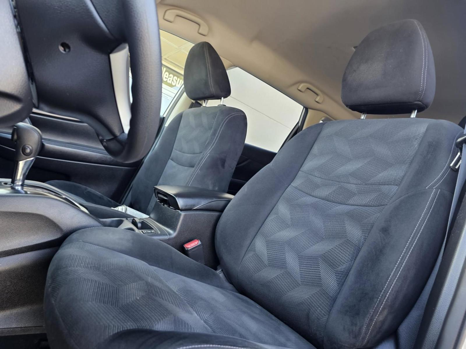 2016 SILVER /BLACK Nissan Rogue S 2WD (JN8AT2MT7GW) with an 2.5L L4 DOHC 16V engine, CVT transmission, located at 502 South Main Street, Columbia City, IN, 46725, (260) 244-4645, 41.151382, -85.490578 - Photo#5