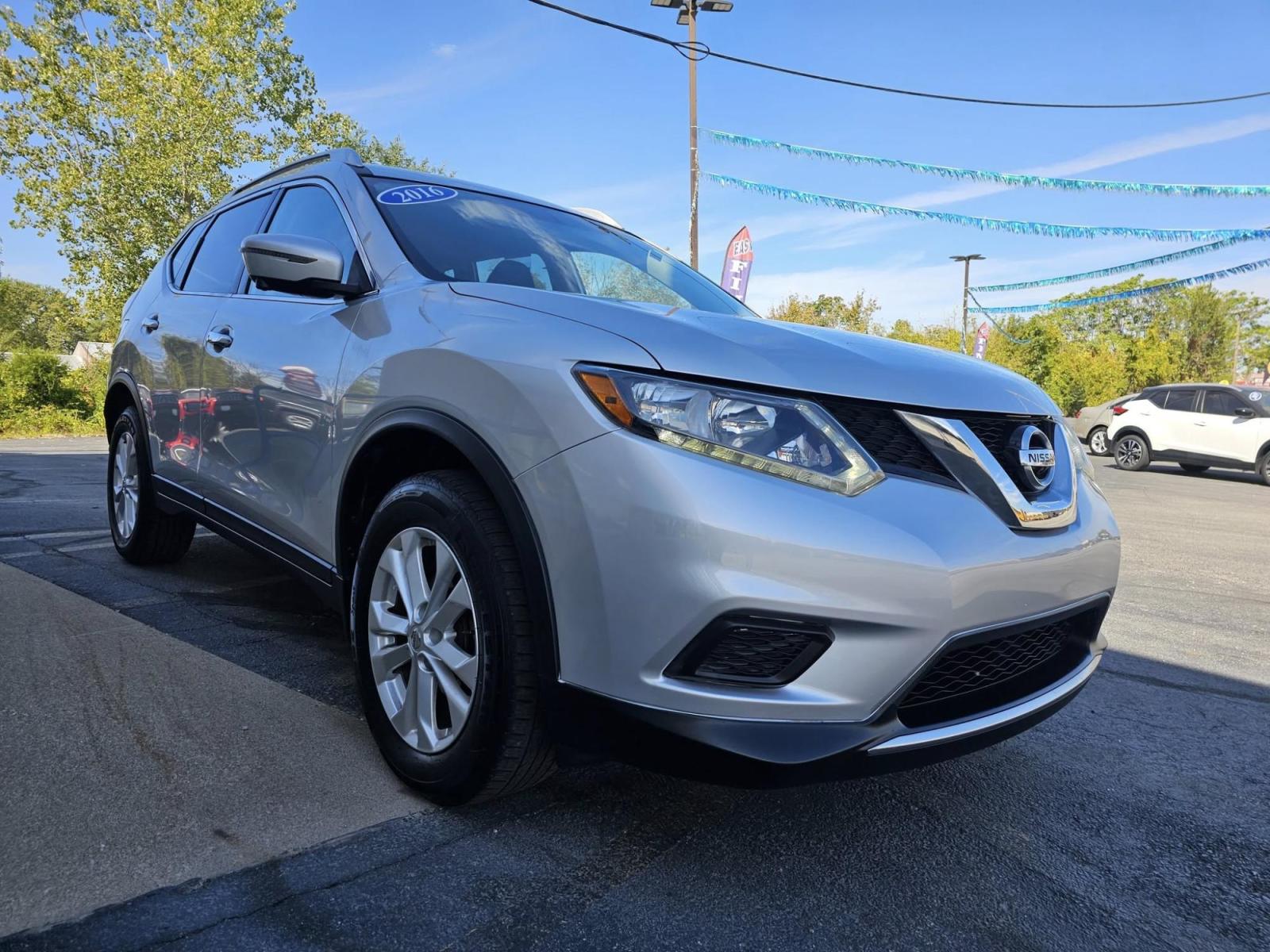 2016 SILVER /BLACK Nissan Rogue S 2WD (JN8AT2MT7GW) with an 2.5L L4 DOHC 16V engine, CVT transmission, located at 502 South Main Street, Columbia City, IN, 46725, (260) 244-4645, 41.151382, -85.490578 - Photo#1