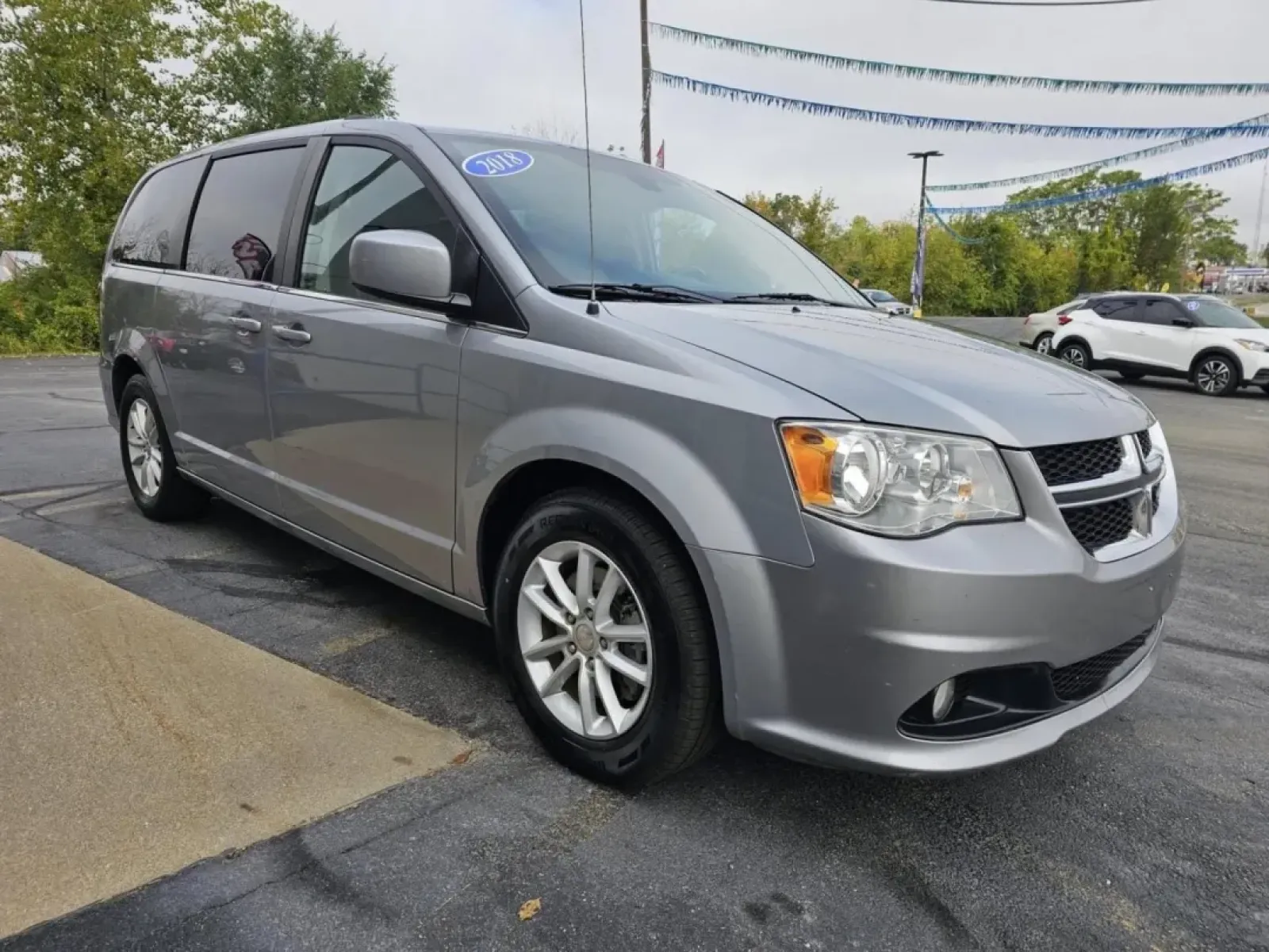 2017 SILVER Dodge Grand Caravan (2C4RDGCG6HR) with an Other engine, located at 502 South Main Street, Columbia City, IN, 46725, (260) 244-4645, 41.151382, -85.490578 - Are you looking for a reliable vehicle that can handle everything from family road trips to daily commutes? Look no further! The 2017 Dodge Grand Caravan is the ultimate family-friendly van, perfect for those who prioritize space and comfort while navigating the demands of a busy lifestyle. With its - Photo#1