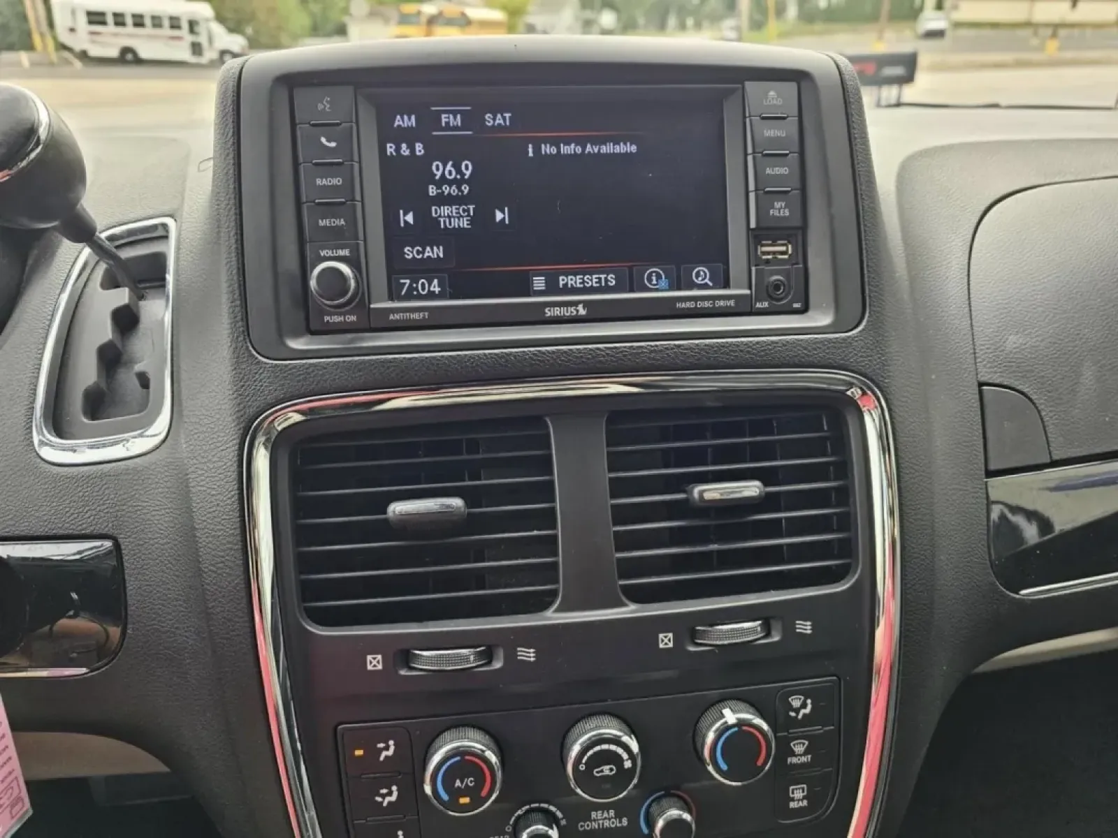 2017 SILVER Dodge Grand Caravan (2C4RDGCG6HR) with an Other engine, located at 502 South Main Street, Columbia City, IN, 46725, (260) 244-4645, 41.151382, -85.490578 - Are you looking for a reliable vehicle that can handle everything from family road trips to daily commutes? Look no further! The 2017 Dodge Grand Caravan is the ultimate family-friendly van, perfect for those who prioritize space and comfort while navigating the demands of a busy lifestyle. With its - Photo#4