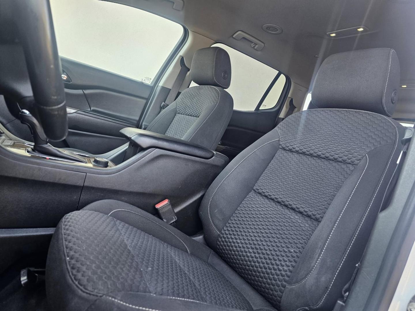 2017 WHITE GMC Acadia (1GKKNRLA0HZ) with an Other engine, located at 502 South Main Street, Columbia City, IN, 46725, (260) 244-4645, 41.151382, -85.490578 - **Discover Your Next Adventure with the 2017 GMC Acadia at Auto Credit!** <br /> <br /> Are you ready to take your family on unforgettable road trips or enjoy weekend adventures? Look no further! The 2017 GMC Acadia, available at Auto Credit in Columbia City, Indiana, is the perfect SUV for those wh - Photo#5