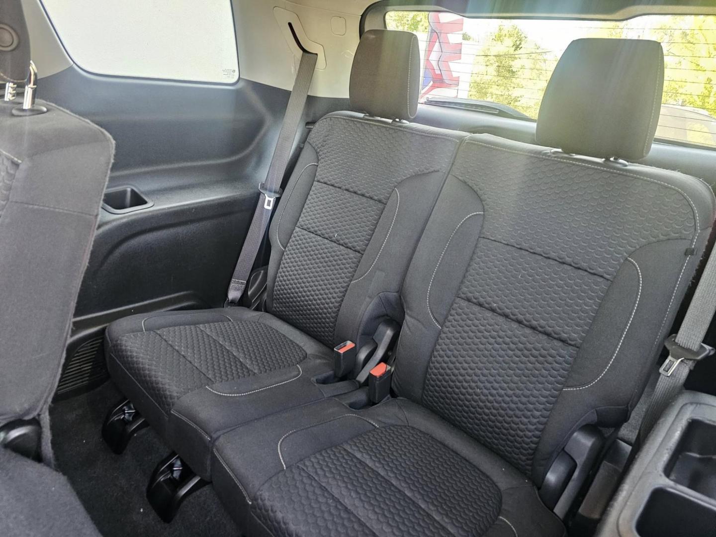 2017 WHITE GMC Acadia (1GKKNRLA0HZ) with an Other engine, located at 502 South Main Street, Columbia City, IN, 46725, (260) 244-4645, 41.151382, -85.490578 - **Discover Your Next Adventure with the 2017 GMC Acadia at Auto Credit!** <br /> <br /> Are you ready to take your family on unforgettable road trips or enjoy weekend adventures? Look no further! The 2017 GMC Acadia, available at Auto Credit in Columbia City, Indiana, is the perfect SUV for those wh - Photo#3