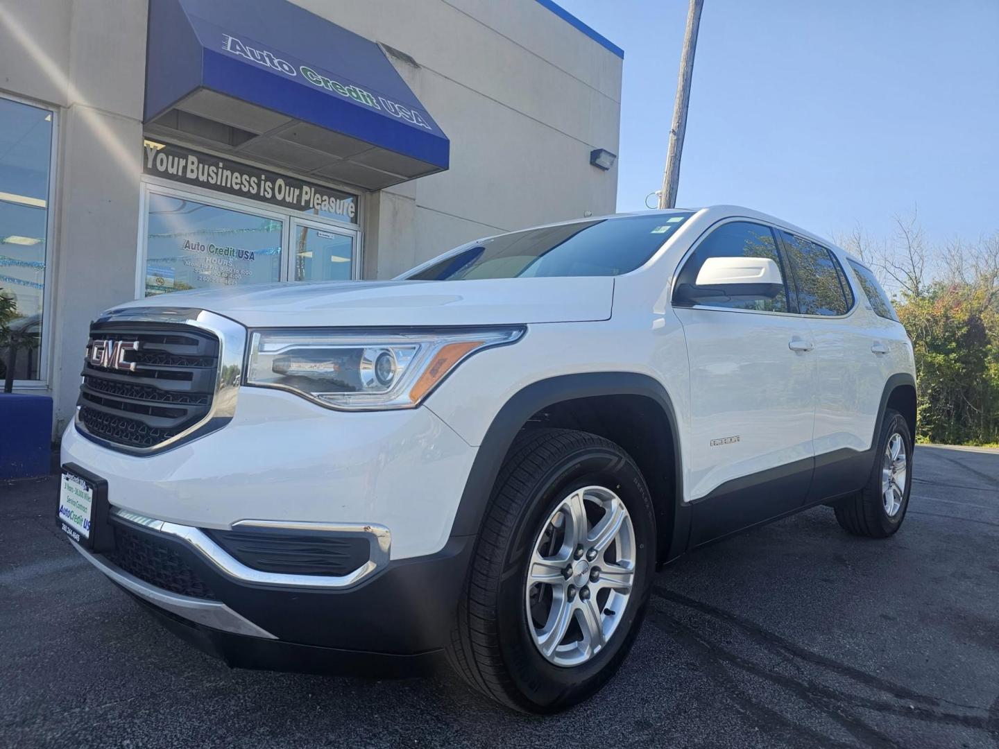 2017 WHITE GMC Acadia (1GKKNRLA0HZ) with an Other engine, located at 502 South Main Street, Columbia City, IN, 46725, (260) 244-4645, 41.151382, -85.490578 - **Discover Your Next Adventure with the 2017 GMC Acadia at Auto Credit!** <br /> <br /> Are you ready to take your family on unforgettable road trips or enjoy weekend adventures? Look no further! The 2017 GMC Acadia, available at Auto Credit in Columbia City, Indiana, is the perfect SUV for those wh - Photo#0