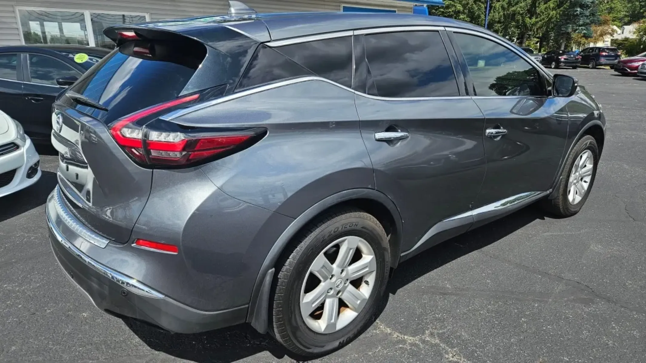 2020 Nissan Murano (5N1AZ2AJ4LN) with an Other engine, located at 5744 Central Avenue, Toledo, OH, 43615, (419) 724-0130, 41.676781, -83.682137 - **Discover Your Next Adventure with the 2020 Nissan Murano at Auto Credit!**<br /> <br /> Are you ready to elevate your family adventures and daily commutes with style and confidence? Look no further than this stunning 2020 Nissan Murano, available now at Auto Credit in Toledo, Ohio! This versatile - Photo#4