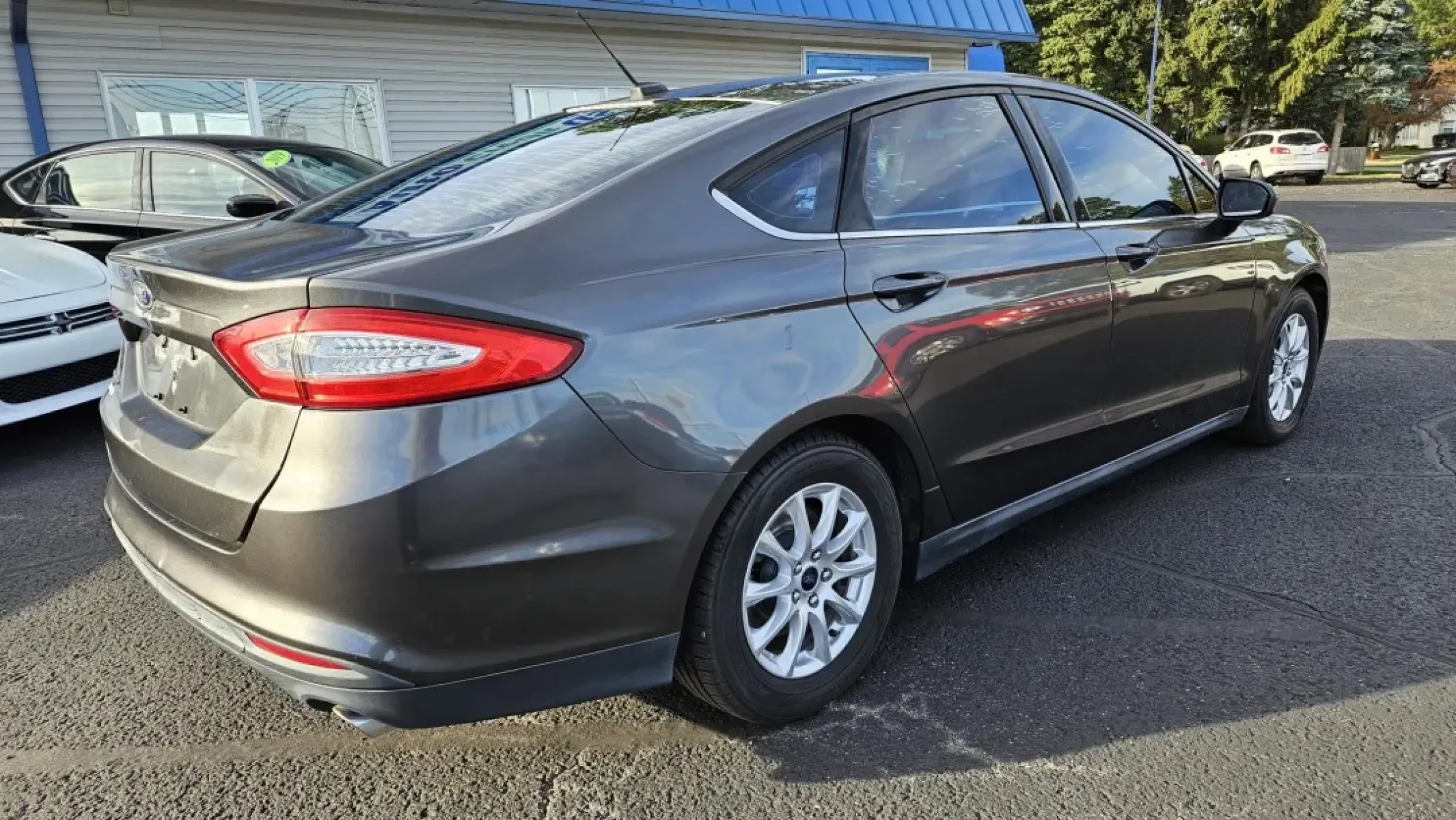 2016 Ford FUSION S (3FA6P0G77GR) with an Other engine, located at 5744 Central Avenue, Toledo, OH, 43615, (419) 724-0130, 41.676781, -83.682137 - **Discover Your Next Adventure with the 2016 Ford Fusion S Perfect for Commuters and Families Alike!**<br /> <br /> Are you searching for a reliable sedan that seamlessly fits into your daily routine or serves your growing family's needs? Look no further than the 2016 Ford Fusion S, available now a - Photo#3