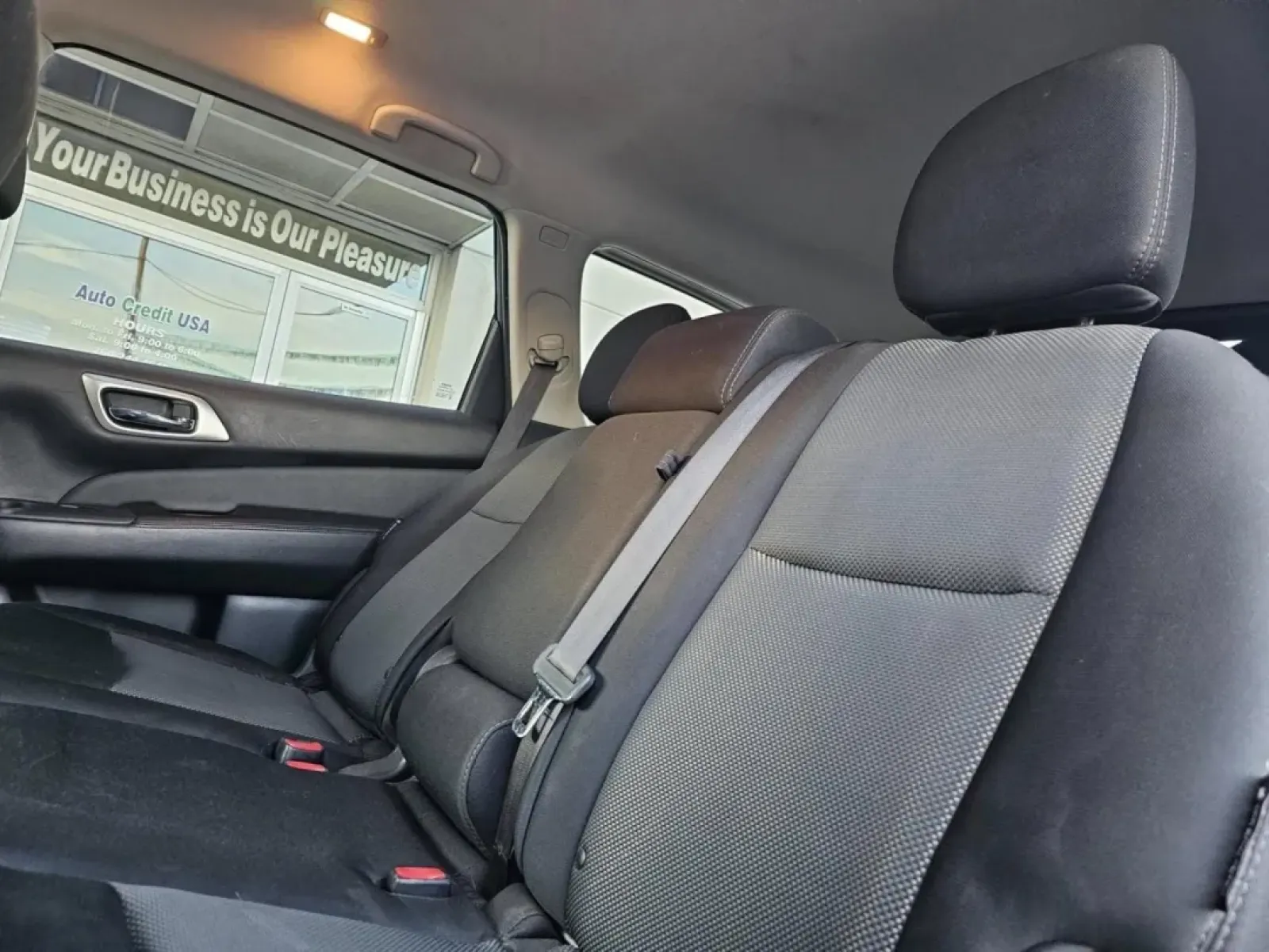 2018 GRAY Nissan PATHFINDER (5N1DR2MN1JC) with an Other engine, located at 502 South Main Street, Columbia City, IN, 46725, (260) 244-4645, 41.151382, -85.490578 - Are you ready to elevate your family adventures or tackle daily commutes with confidence? Look no further than this stunning 2018 Nissan Pathfinder, available now at Auto Credit, your trusted buy here pay here dealership located at 502 South Main Street, Columbia City, IN 46725. With its spacious in - Photo#2