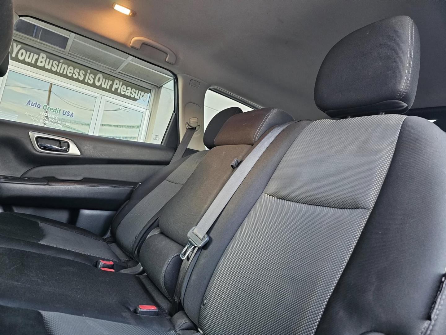 2018 GRAY /BLACK Nissan Pathfinder S 2WD (5N1DR2MN1JC) with an 3.5L V6 DOHC 24V engine, CVT transmission, located at 502 South Main Street, Columbia City, IN, 46725, (260) 244-4645, 41.151382, -85.490578 - Photo#5