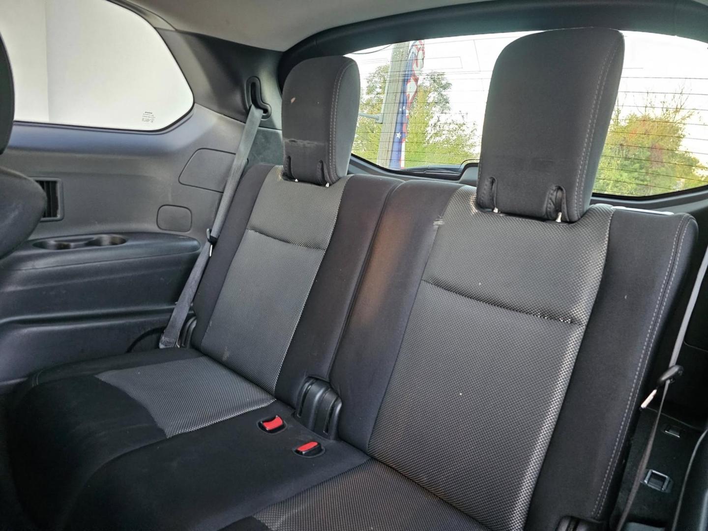 2018 GRAY /BLACK Nissan Pathfinder S 2WD (5N1DR2MN1JC) with an 3.5L V6 DOHC 24V engine, CVT transmission, located at 502 South Main Street, Columbia City, IN, 46725, (260) 244-4645, 41.151382, -85.490578 - Photo#4