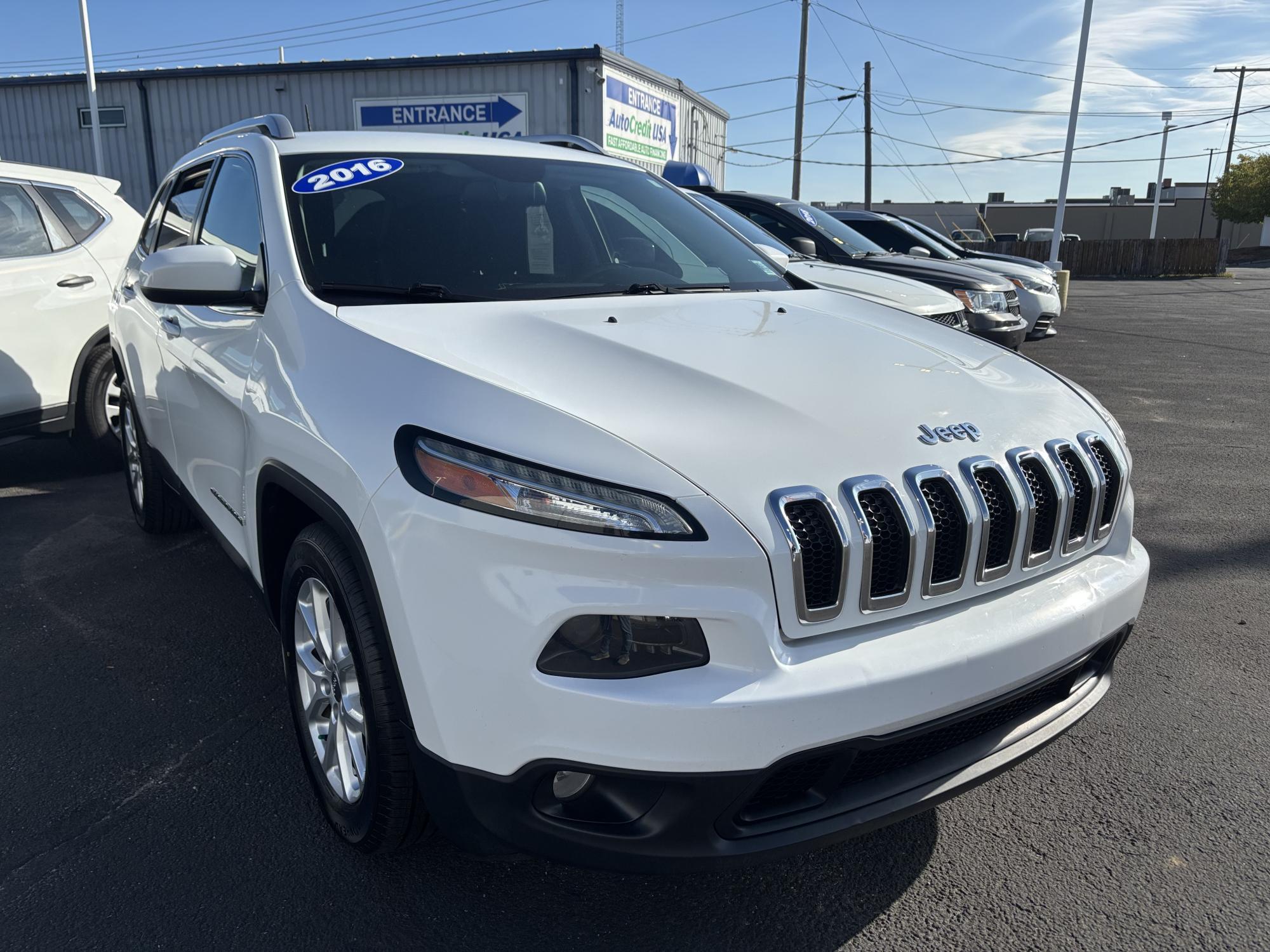 photo of 2016 Jeep Cherokee Latitude FWD