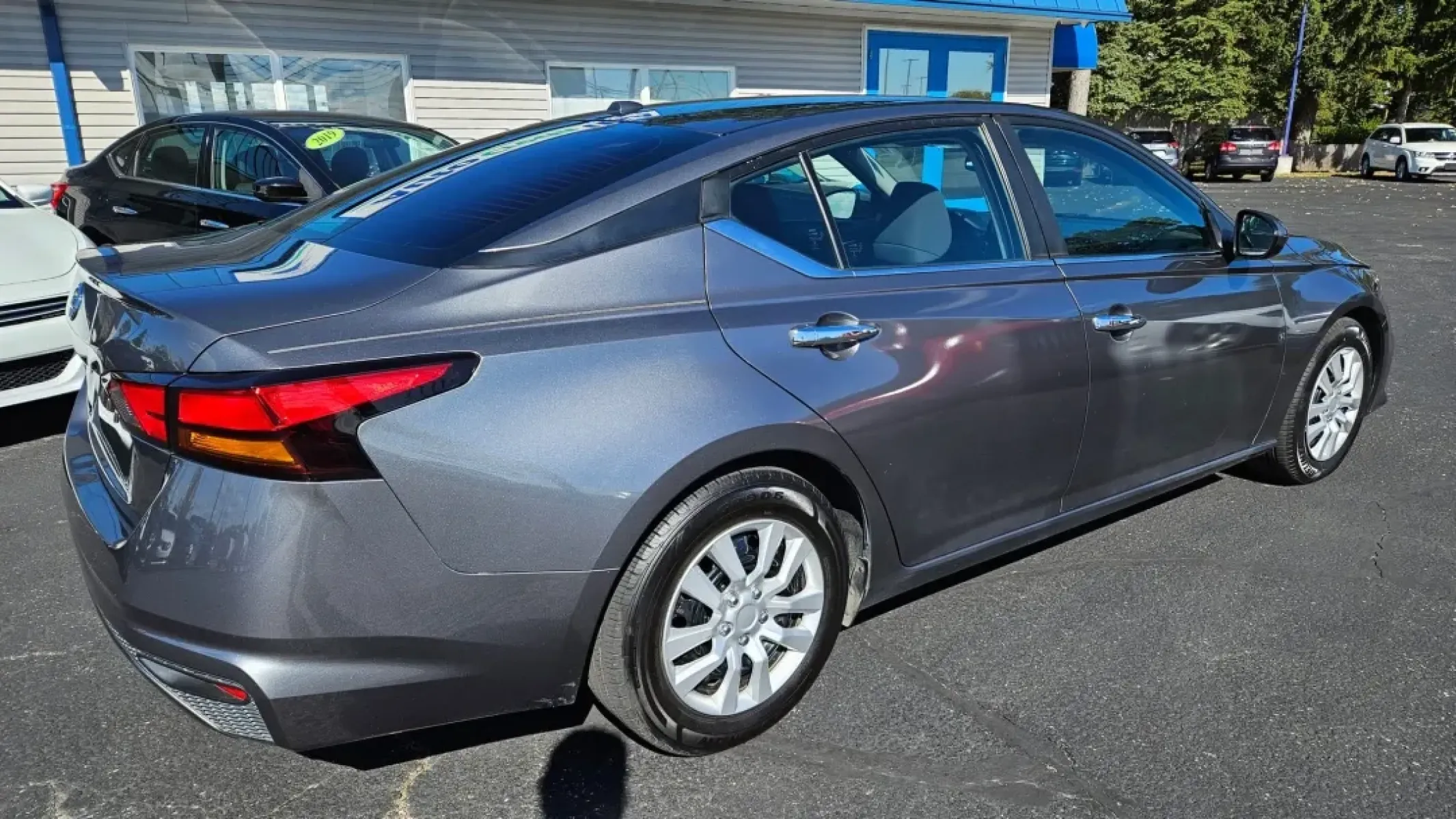 2020 Nissan Altima (1N4BL4BV4LC) with an Other engine, located at 5744 Central Avenue, Toledo, OH, 43615, (419) 724-0130, 41.676781, -83.682137 - ### Discover Your Next Adventure with the 2020 Nissan Altima at Auto Credit<br /> <br /> If you're searching for a reliable vehicle that balances style, comfort, and practicality, look no further than this stunning 2020 Nissan Altima, available now at Auto Credit in Toledo, Ohio. Designed for those - Photo#3