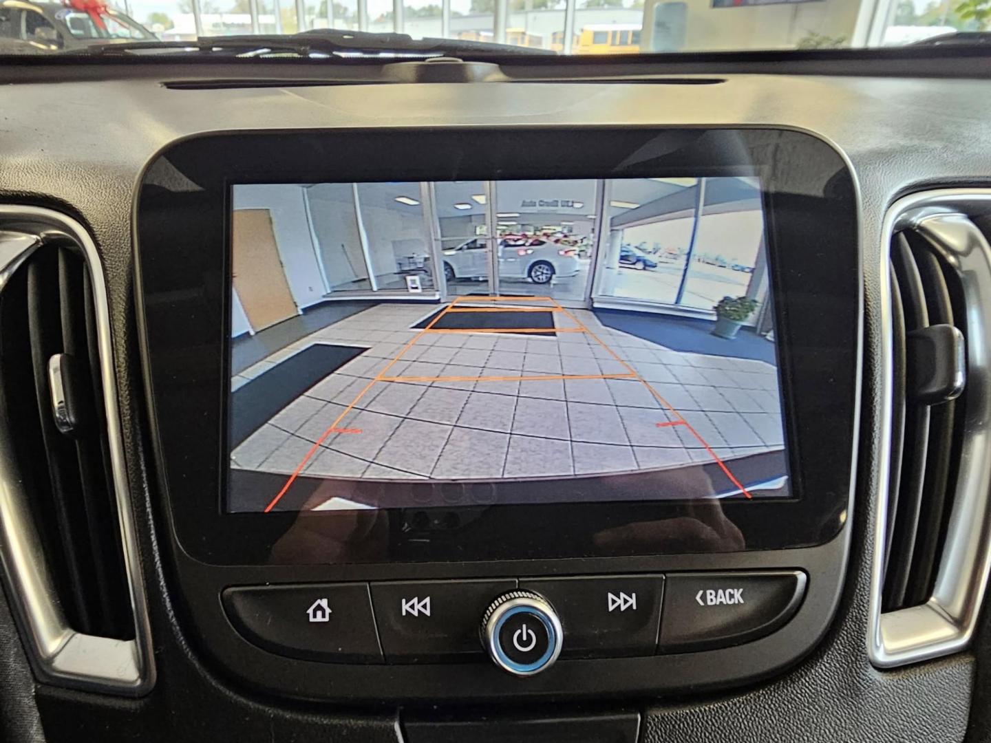 2016 RED /BLACK Chevrolet Malibu 1LT (1G1ZE5ST5GF) with an 1.5L L4 DOHC 16V engine, 6A transmission, located at 502 South Main Street, Columbia City, IN, 46725, (260) 244-4645, 41.151382, -85.490578 - Photo#9