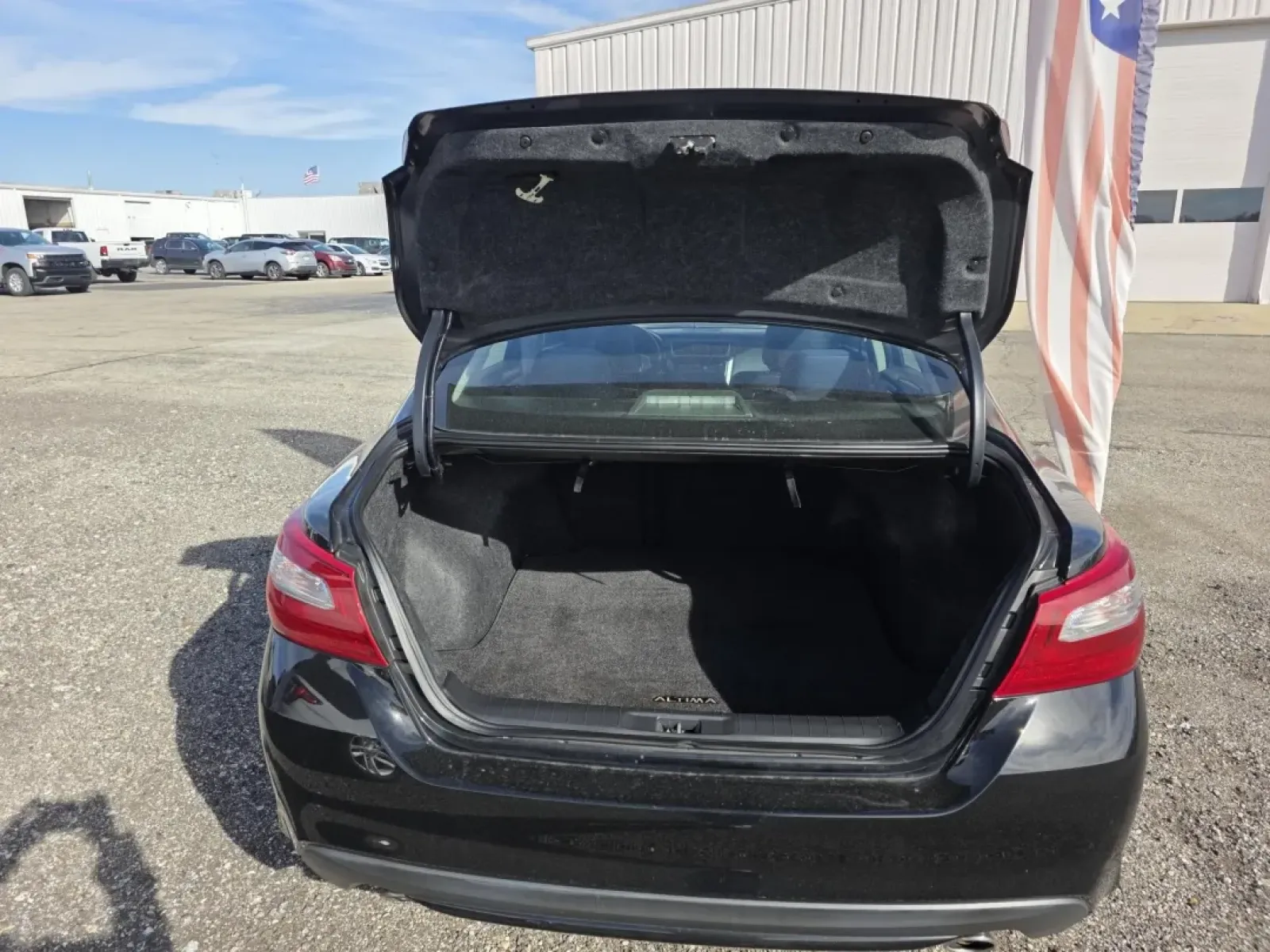 2018 Nissan Altima (1N4AL3AP8JC) with an Other engine, located at 15 Petro Dr, Warsaw, IN, 46582, (574) 306-0055, 41.273563, -85.857544 - Are you ready to elevate your daily commute and family outings with a dependable vehicle that fits both your lifestyle and budget? Look no further than this stunning 2018 Nissan Altima, now available at Auto Credit in Warsaw, Indiana. Perfectly designed for budget-conscious buyers, this sleek black - Photo#6