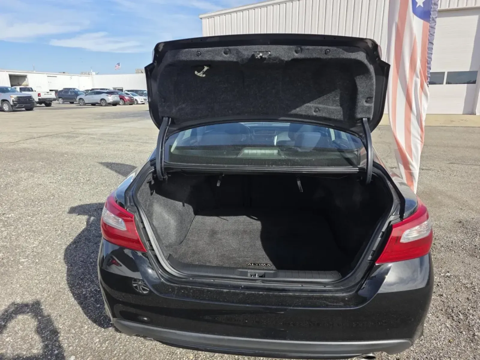 2018 Nissan Altima (1N4AL3AP8JC) with an Other engine, located at 15 Petro Dr, Warsaw, IN, 46582, (574) 306-0055, 41.273563, -85.857544 - Are you ready to elevate your daily commute and family outings with a dependable vehicle that fits both your lifestyle and budget? Look no further than this stunning 2018 Nissan Altima, now available at Auto Credit in Warsaw, Indiana. Perfectly designed for budget-conscious buyers, this sleek black - Photo#3