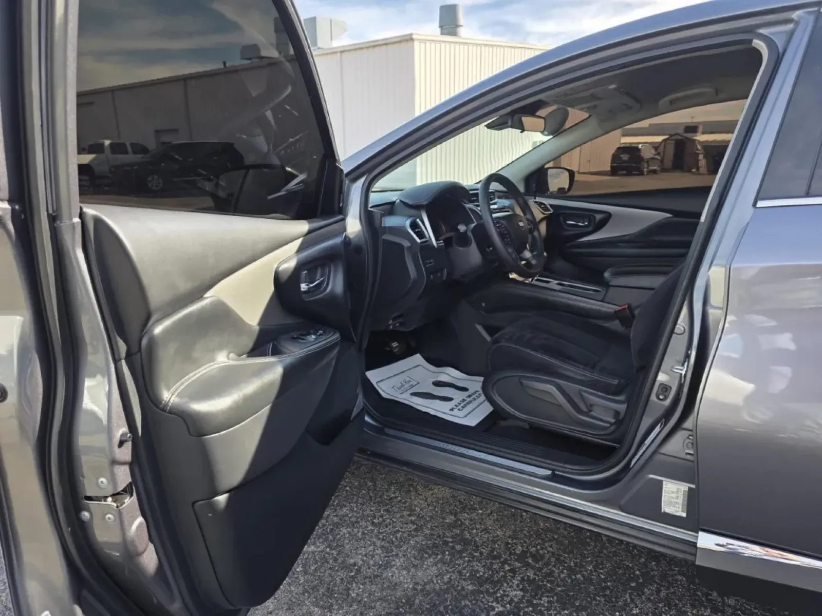 2020 Nissan Murano (5N1AZ2AJ7LN) with an Other engine, located at 15 Petro Dr, Warsaw, IN, 46582, (574) 306-0055, 41.273563, -85.857544 - **Elevate Your Lifestyle with the 2020 Nissan Murano - Perfect for Every Journey!**<br /> <br /> Are you ready to enhance your daily adventures and weekend getaways? Discover the 2020 Nissan Murano, a versatile SUV designed for those who seek style, comfort, and functionality. With ample space and r - Photo#3