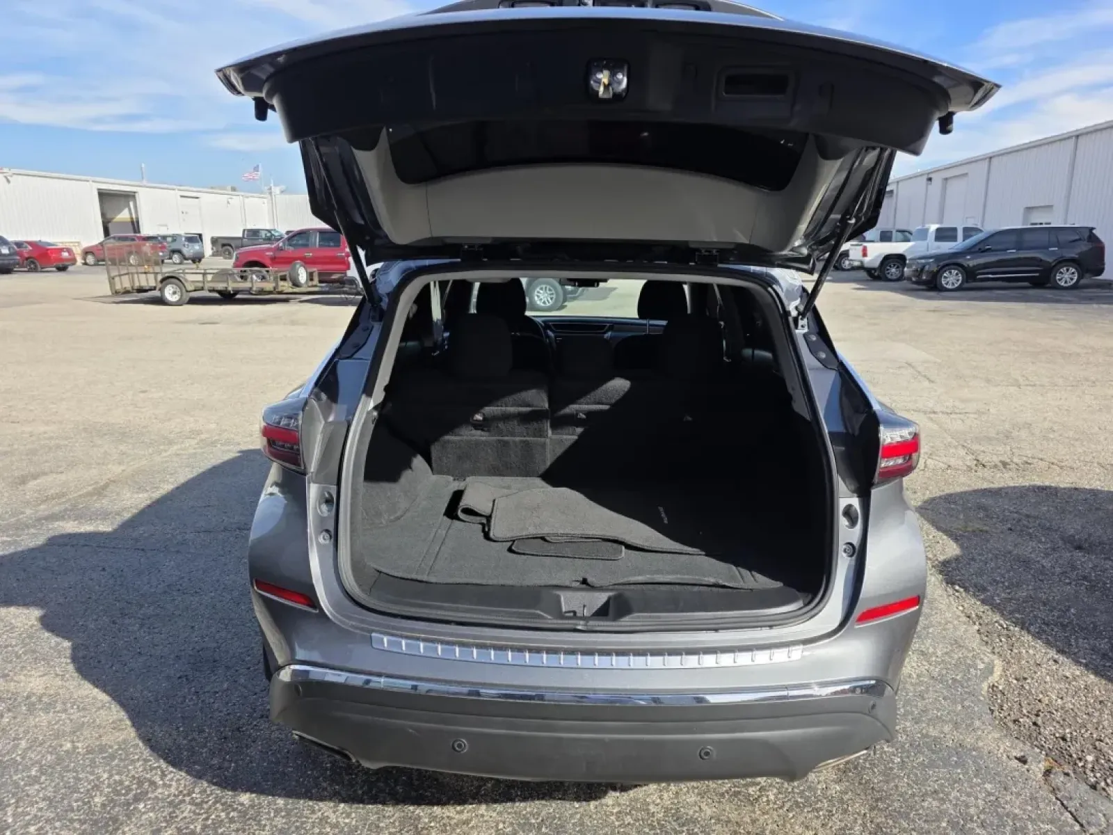 2020 Nissan Murano (5N1AZ2AJ7LN) with an Other engine, located at 15 Petro Dr, Warsaw, IN, 46582, (574) 306-0055, 41.273563, -85.857544 - **Elevate Your Lifestyle with the 2020 Nissan Murano - Perfect for Every Journey!**<br /> <br /> Are you ready to enhance your daily adventures and weekend getaways? Discover the 2020 Nissan Murano, a versatile SUV designed for those who seek style, comfort, and functionality. With ample space and r - Photo#7