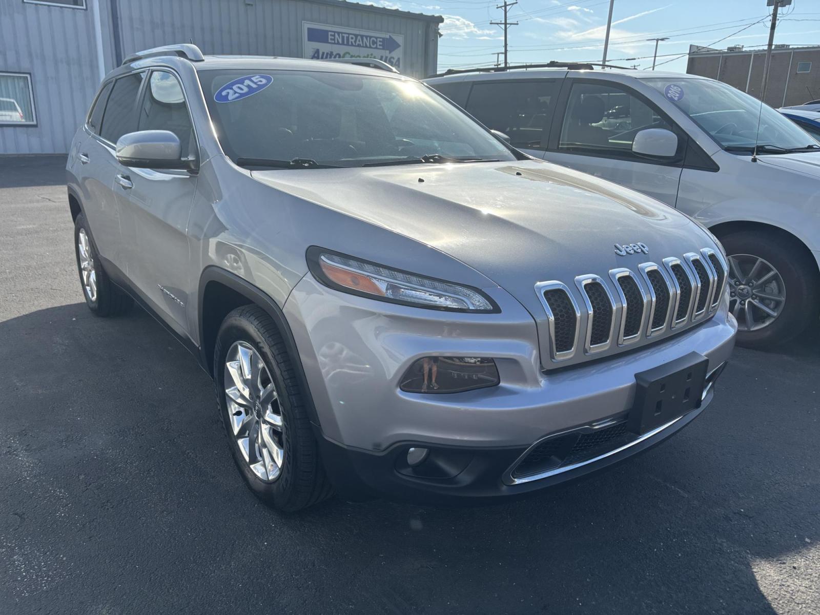 2015 SILVER /Black Jeep Cherokee Limited 4WD (1C4PJMDS5FW) with an 3.2L V6 DOHC 24V engine, 9-Speed Automatic transmission, located at 100 West Coliseum Boulevard, Fort Wayne, IN, 46805, (260) 471-0567, 41.119961, -85.140312 - Photo#0