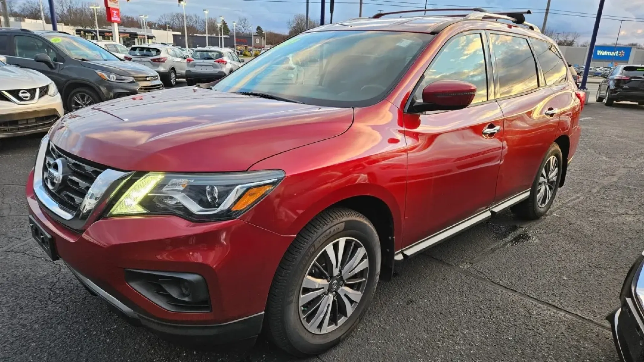 2017 Nissan PATHFINDER S; SL; PL (5N1DR2MM5HC) with an Other engine, located at 5744 Central Avenue, Toledo, OH, 43615, (419) 724-0130, 41.676781, -83.682137 - Are you ready to elevate your family adventures with a reliable and spacious vehicle? Look no further than this stunning 2017 Nissan Pathfinder! This versatile SUV is perfect for growing families, weekend getaways, or even your daily commute through the bustling streets of Toledo, Ohio. With ample s - Photo#1