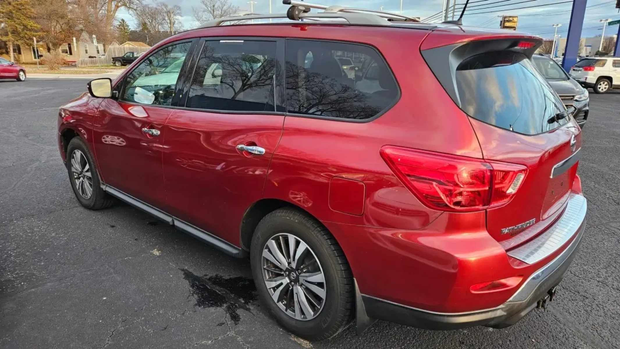 2017 Nissan PATHFINDER S; SL; PL (5N1DR2MM5HC) with an Other engine, located at 5744 Central Avenue, Toledo, OH, 43615, (419) 724-0130, 41.676781, -83.682137 - Are you ready to elevate your family adventures with a reliable and spacious vehicle? Look no further than this stunning 2017 Nissan Pathfinder! This versatile SUV is perfect for growing families, weekend getaways, or even your daily commute through the bustling streets of Toledo, Ohio. With ample s - Photo#2