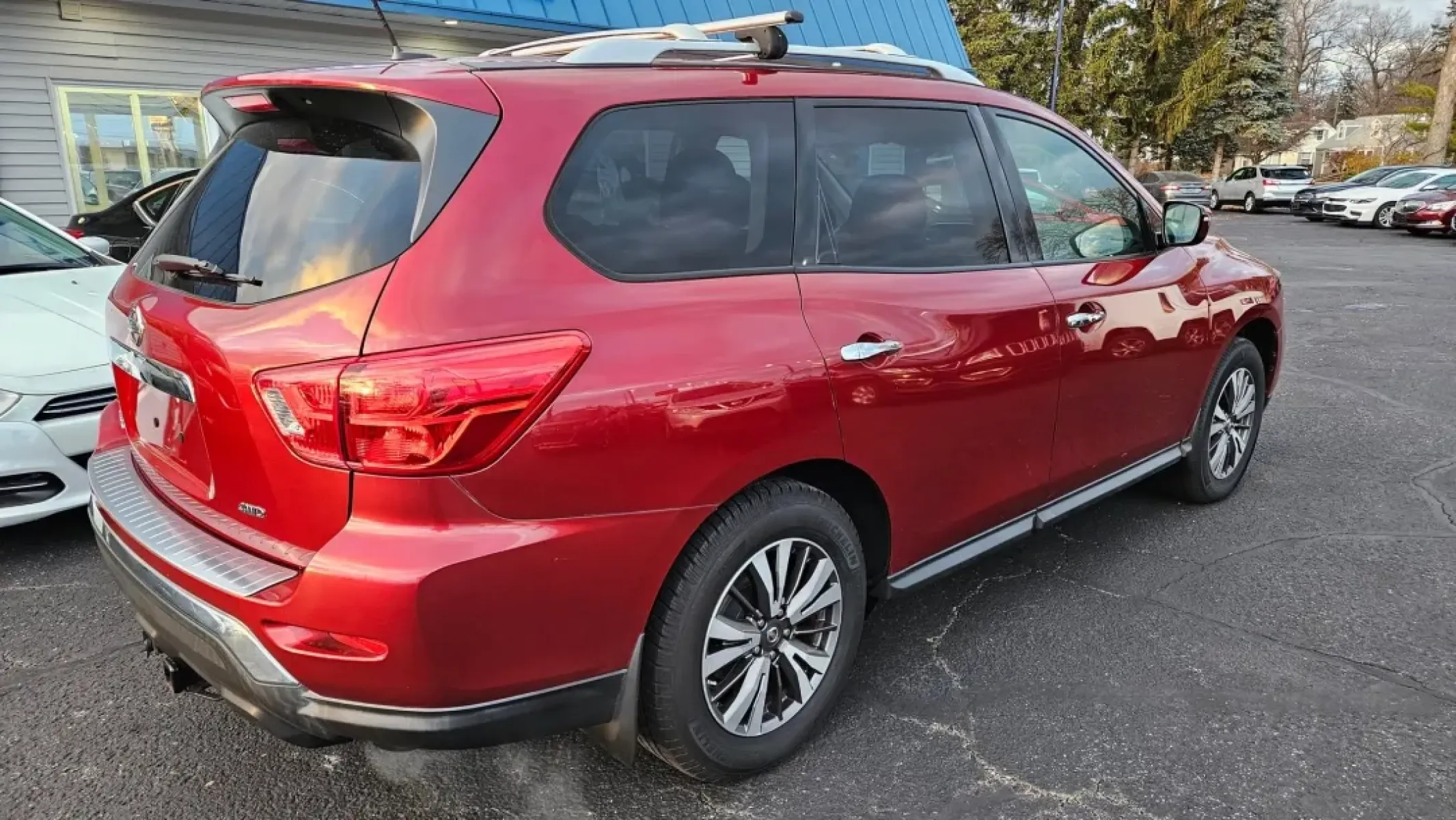 2017 Nissan PATHFINDER S; SL; PL (5N1DR2MM5HC) with an Other engine, located at 5744 Central Avenue, Toledo, OH, 43615, (419) 724-0130, 41.676781, -83.682137 - Are you ready to elevate your family adventures with a reliable and spacious vehicle? Look no further than this stunning 2017 Nissan Pathfinder! This versatile SUV is perfect for growing families, weekend getaways, or even your daily commute through the bustling streets of Toledo, Ohio. With ample s - Photo#4