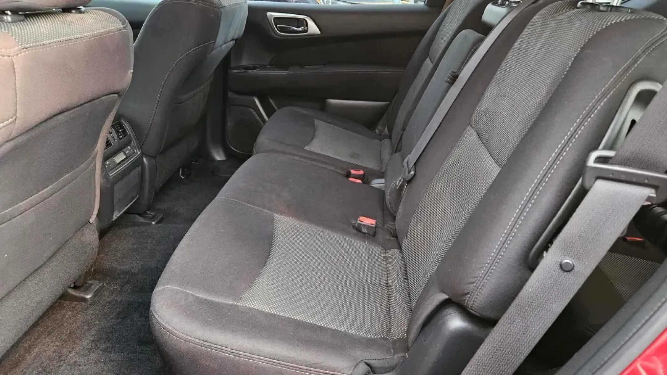 2017 Nissan PATHFINDER S; SL; PL (5N1DR2MM5HC) with an Other engine, located at 5744 Central Avenue, Toledo, OH, 43615, (419) 724-0130, 41.676781, -83.682137 - Are you ready to elevate your family adventures with a reliable and spacious vehicle? Look no further than this stunning 2017 Nissan Pathfinder! This versatile SUV is perfect for growing families, weekend getaways, or even your daily commute through the bustling streets of Toledo, Ohio. With ample s - Photo#6