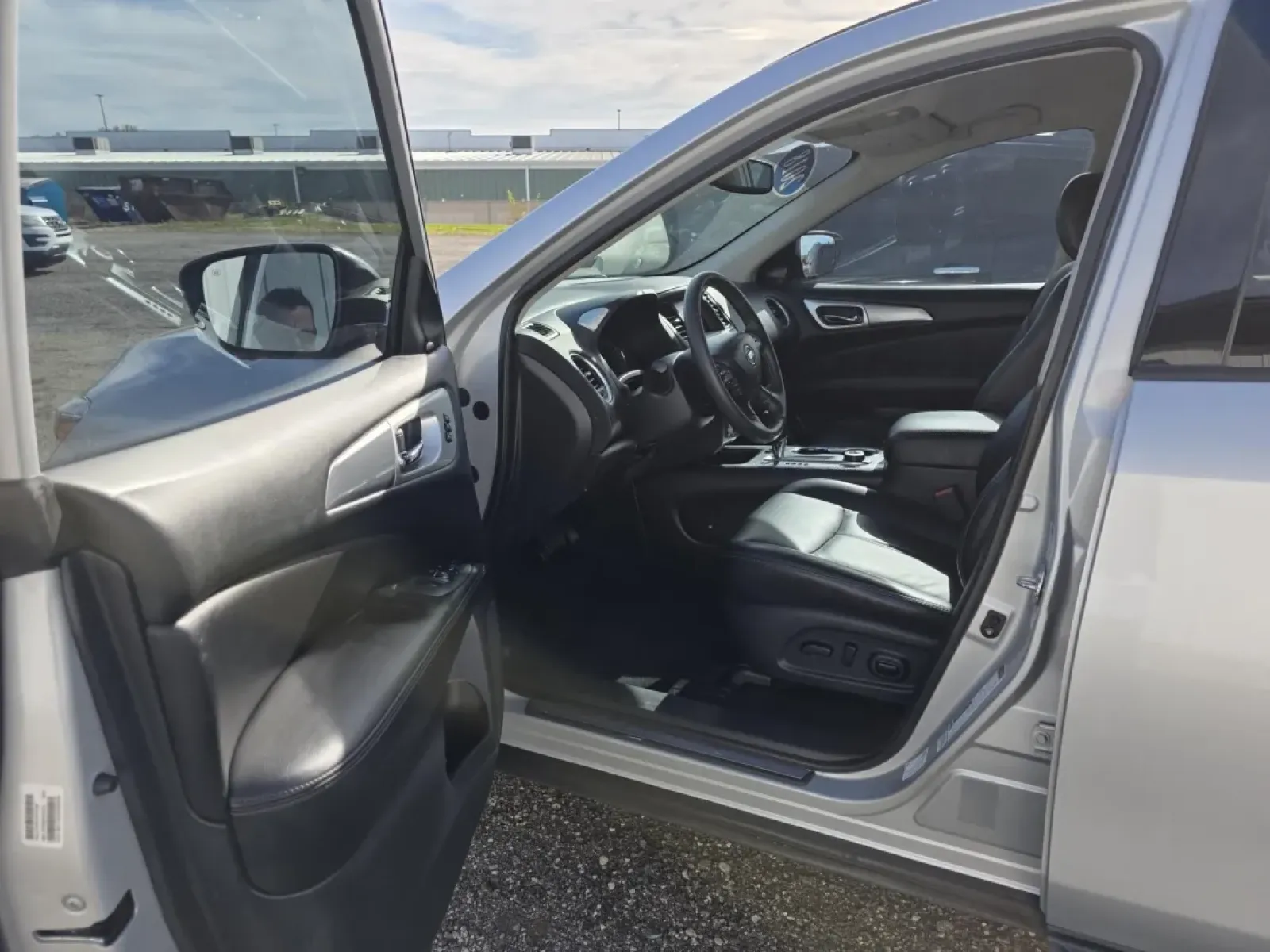 2018 Nissan PATHFINDER S; SL; PL (5N1DR2MM9JC) with an Other engine, located at 15 Petro Dr, Warsaw, IN, 46582, (574) 306-0055, 41.273563, -85.857544 - Are you ready to elevate your family adventures or conquer your daily commute? Look no further than this stunning 2018 Nissan Pathfinder, available now at Auto Credit in Warsaw, Indiana! Perfect for growing families and those who crave versatility in their vehicles, this 4-door wagon balances comfor - Photo#2