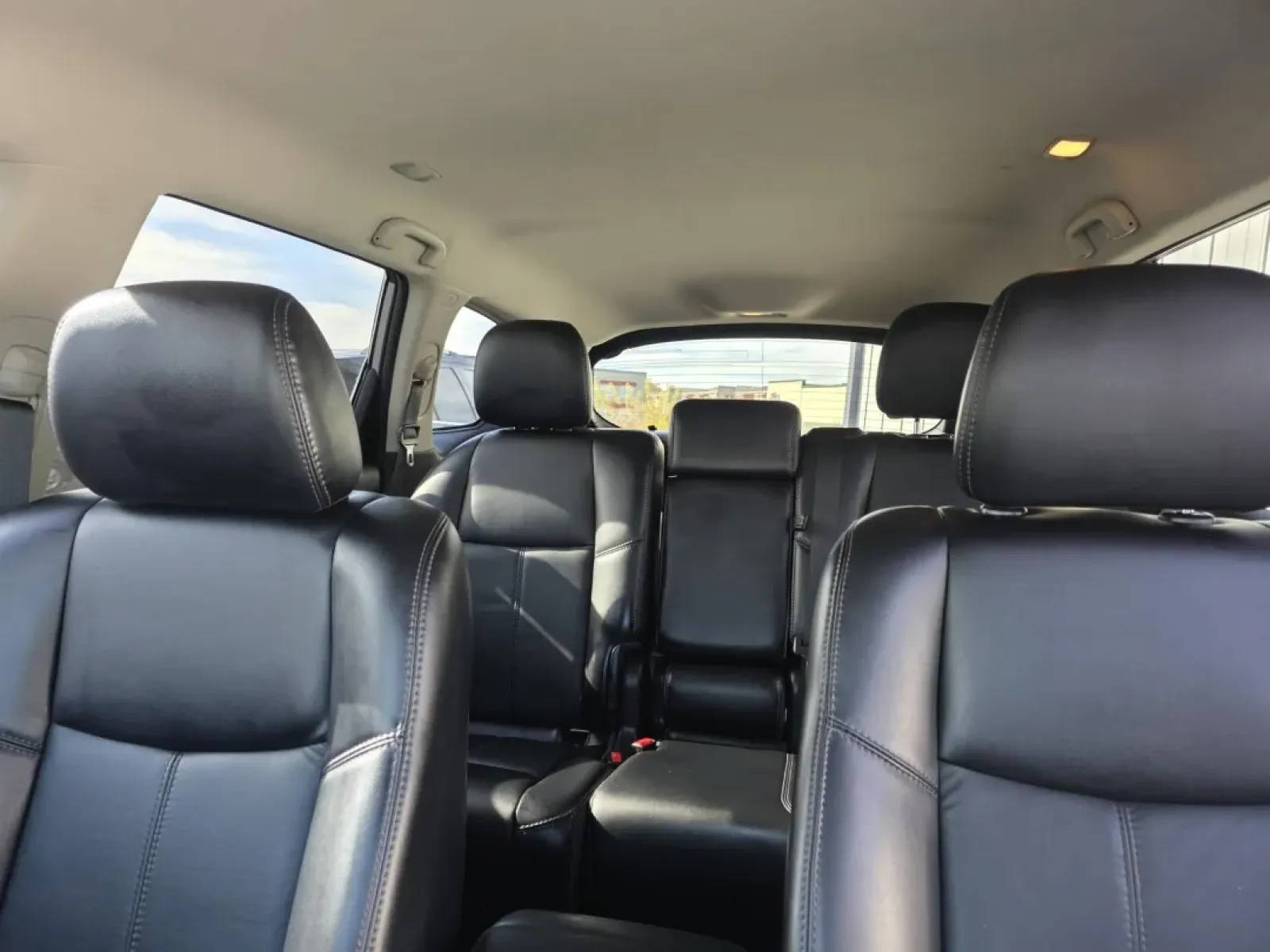 2018 Nissan PATHFINDER S; SL; PL (5N1DR2MM9JC) with an Other engine, located at 15 Petro Dr, Warsaw, IN, 46582, (574) 306-0055, 41.273563, -85.857544 - Are you ready to elevate your family adventures or conquer your daily commute? Look no further than this stunning 2018 Nissan Pathfinder, available now at Auto Credit in Warsaw, Indiana! Perfect for growing families and those who crave versatility in their vehicles, this 4-door wagon balances comfor - Photo#4