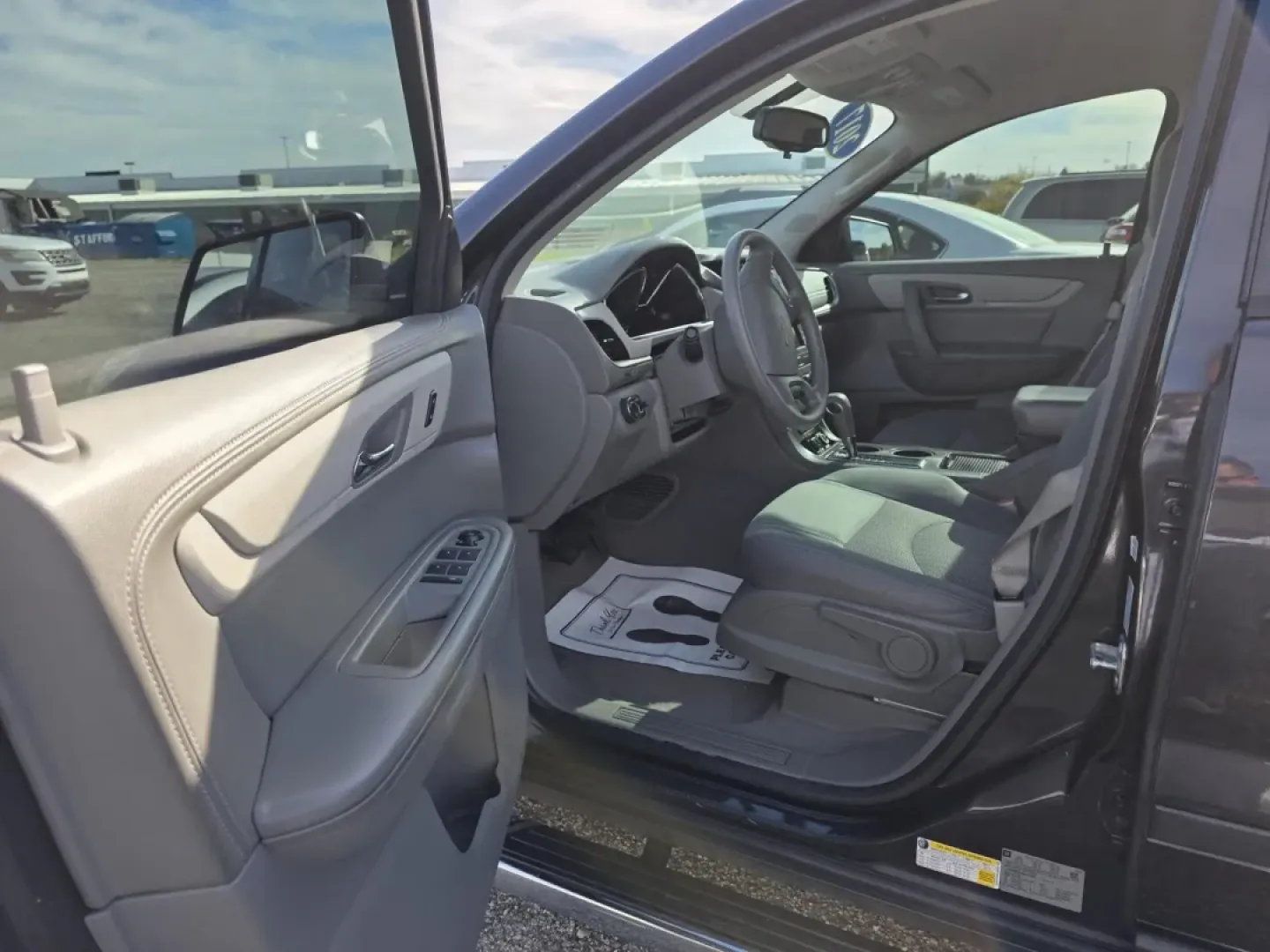 2017 Chevrolet TRAVERSE LS (1GNKRFED4HJ) with an Other engine, located at 15 Petro Dr, Warsaw, IN, 46582, (574) 306-0055, 41.273563, -85.857544 - **Explore New Adventures with the 2017 Chevrolet Traverse LS Your Perfect Family Companion!**<br /> <br /> If you're searching for a versatile vehicle that can seamlessly adapt to your family's lifestyle, look no further than the 2017 Chevrolet Traverse LS. At Auto Credit in Warsaw, Indiana, we und - Photo#9