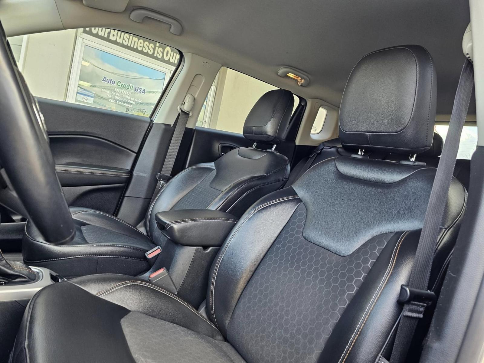 2018 SILVER /BLACK Jeep Compass Sport FWD (3C4NJCBB6JT) with an 2.4L L4 DOHC 16V engine, located at 502 South Main Street, Columbia City, IN, 46725, (260) 244-4645, 41.151382, -85.490578 - Photo#5