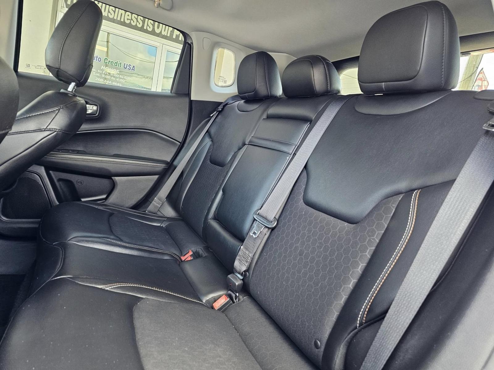 2018 SILVER /BLACK Jeep Compass Sport FWD (3C4NJCBB6JT) with an 2.4L L4 DOHC 16V engine, located at 502 South Main Street, Columbia City, IN, 46725, (260) 244-4645, 41.151382, -85.490578 - Photo#6