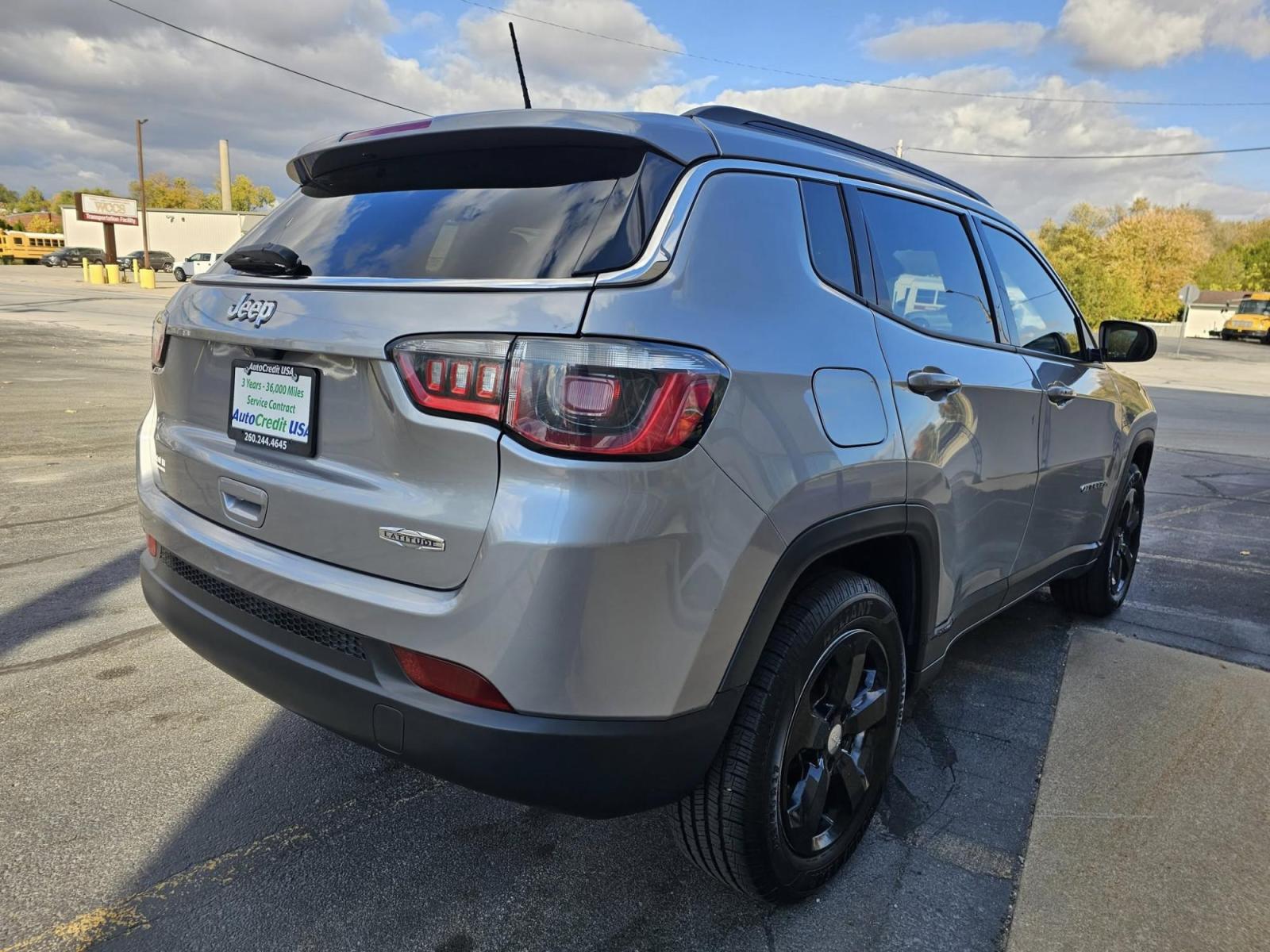 2018 SILVER /BLACK Jeep Compass Sport FWD (3C4NJCBB6JT) with an 2.4L L4 DOHC 16V engine, located at 502 South Main Street, Columbia City, IN, 46725, (260) 244-4645, 41.151382, -85.490578 - Photo#3