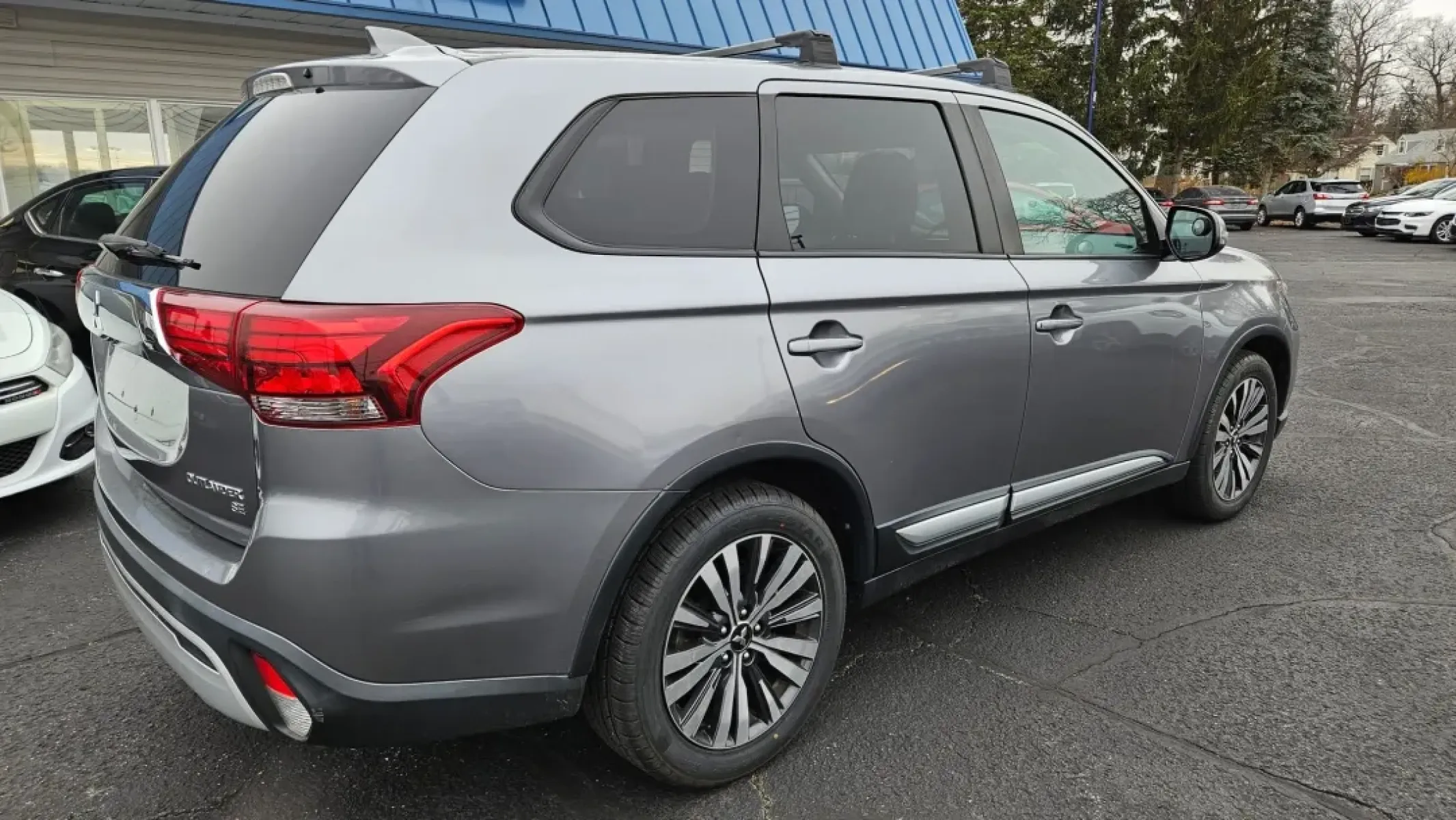 2019 Mitsubishi Outlander (JA4AD3A31KZ) with an Other engine, located at 5744 Central Avenue, Toledo, OH, 43615, (419) 724-0130, 41.676781, -83.682137 - **Discover Your Next Adventure with a 2019 Mitsubishi Outlander at Auto Credit in Toledo, OH!**<br /> <br /> Are you looking for the perfect vehicle to enhance your family's lifestyle, fit your daily commute, or accompany you on weekend getaways? Look no further! The 2019 Mitsubishi Outlander is the - Photo#3