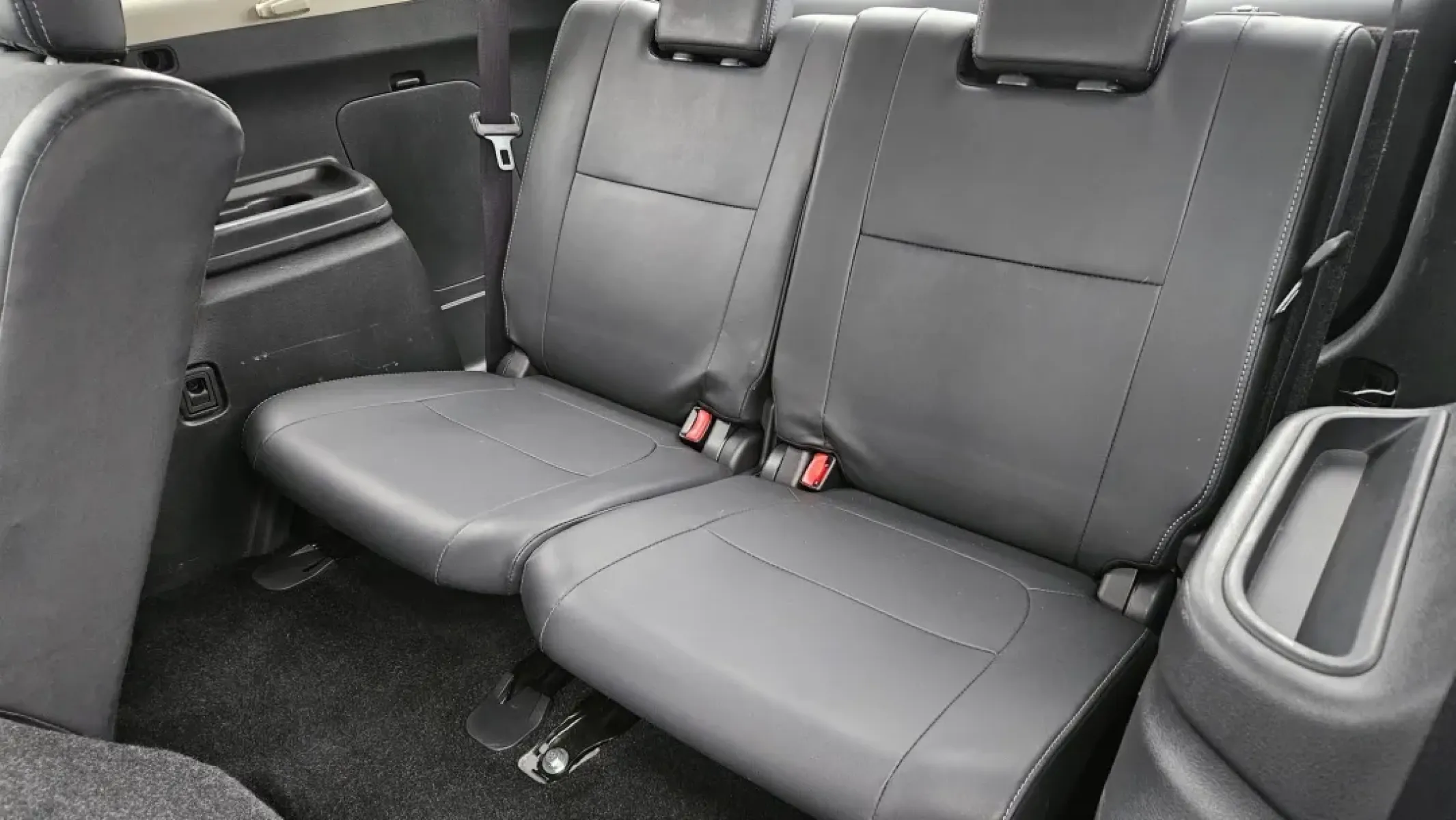 2019 Mitsubishi Outlander (JA4AD3A31KZ) with an Other engine, located at 5744 Central Avenue, Toledo, OH, 43615, (419) 724-0130, 41.676781, -83.682137 - **Discover Your Next Adventure with a 2019 Mitsubishi Outlander at Auto Credit in Toledo, OH!**<br /> <br /> Are you looking for the perfect vehicle to enhance your family's lifestyle, fit your daily commute, or accompany you on weekend getaways? Look no further! The 2019 Mitsubishi Outlander is the - Photo#7