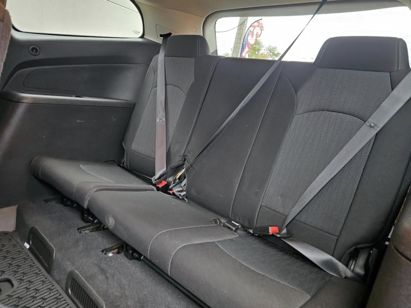 2016 SILVER Chevrolet TRAVERSE (1GNKVGKD3GJ) with an Other engine, located at 502 South Main Street, Columbia City, IN, 46725, (260) 244-4645, 41.151382, -85.490578 - Experience life to the fullest with this fantastic 2016 Chevrolet Traverse, an SUV that's perfect for weekend adventures and daily commutes alike. Whether you're shuttling the kids to school, heading out for a family road trip, or simply running errands around Columbia City, this vehicle has the spa - Photo#4