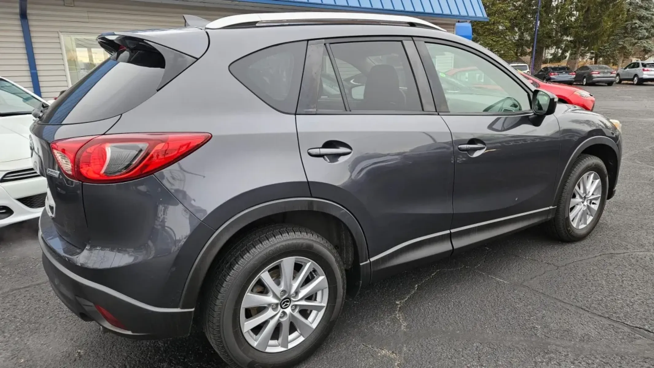 2016 Mazda CX-5 TOURING (JM3KE2CY9G0) with an Other engine, located at 5744 Central Avenue, Toledo, OH, 43615, (419) 724-0130, 41.676781, -83.682137 - Experience life on the move with the 2016 Mazda CX-5 Touring, an SUV designed for those who crave adventure without compromising comfort. Whether you're navigating the busy streets of Toledo or embarking on a weekend getaway to the shores of Lake Erie, this vehicle is perfect for everyone-from growi - Photo#3