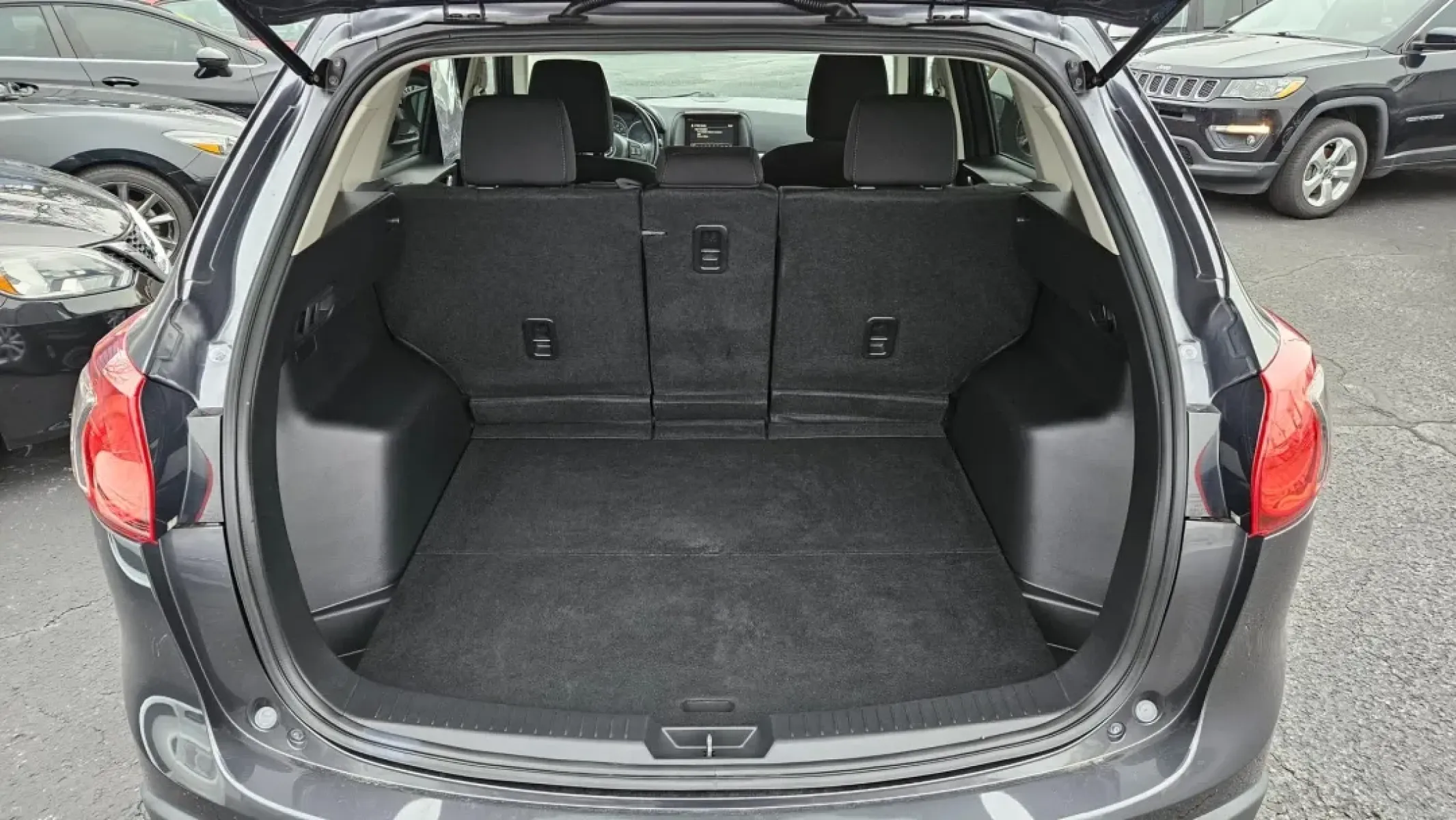 2016 Mazda CX-5 TOURING (JM3KE2CY9G0) with an Other engine, located at 5744 Central Avenue, Toledo, OH, 43615, (419) 724-0130, 41.676781, -83.682137 - Experience life on the move with the 2016 Mazda CX-5 Touring, an SUV designed for those who crave adventure without compromising comfort. Whether you're navigating the busy streets of Toledo or embarking on a weekend getaway to the shores of Lake Erie, this vehicle is perfect for everyone-from growi - Photo#4