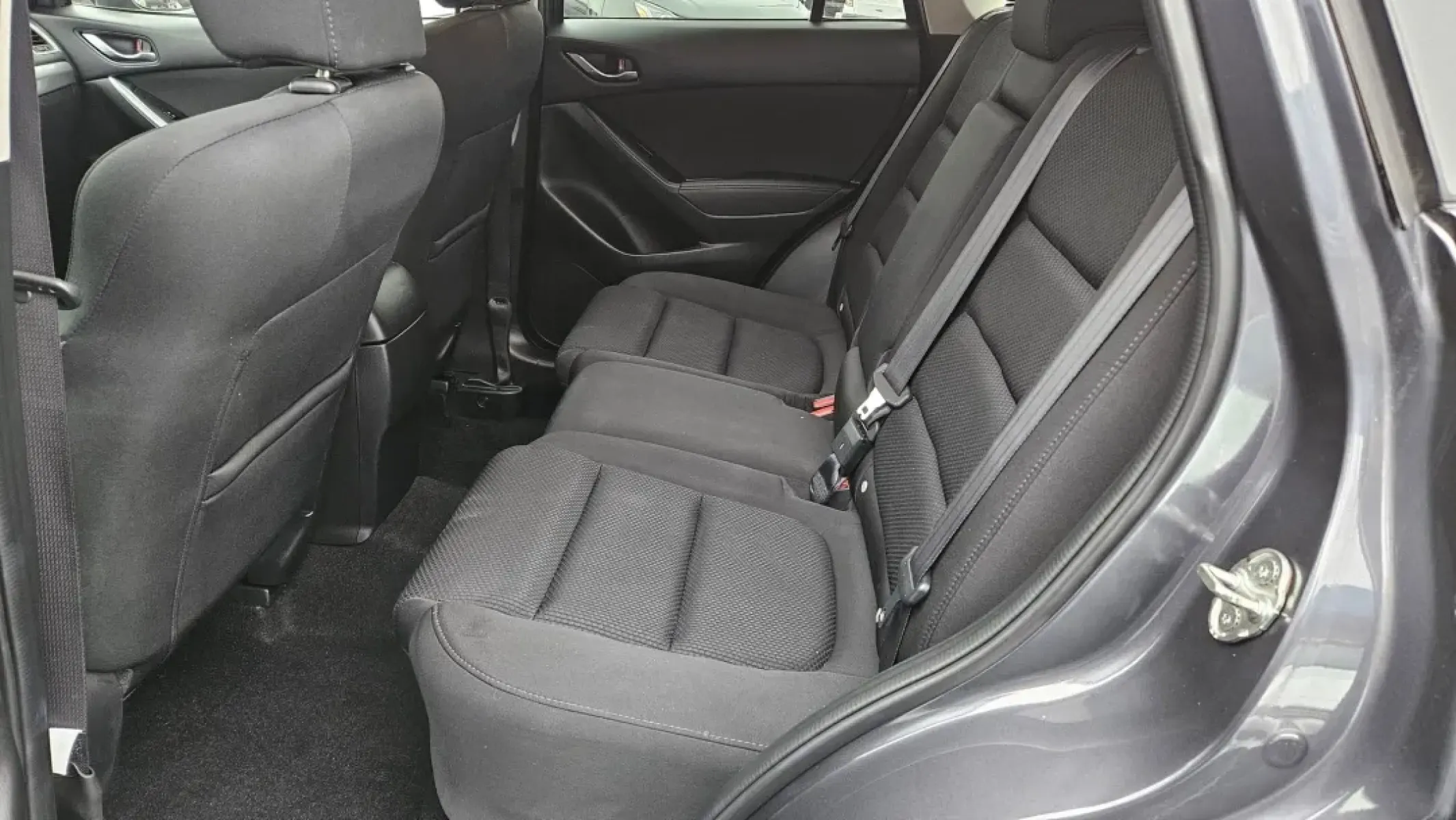 2016 Mazda CX-5 TOURING (JM3KE2CY9G0) with an Other engine, located at 5744 Central Avenue, Toledo, OH, 43615, (419) 724-0130, 41.676781, -83.682137 - Experience life on the move with the 2016 Mazda CX-5 Touring, an SUV designed for those who crave adventure without compromising comfort. Whether you're navigating the busy streets of Toledo or embarking on a weekend getaway to the shores of Lake Erie, this vehicle is perfect for everyone-from growi - Photo#6