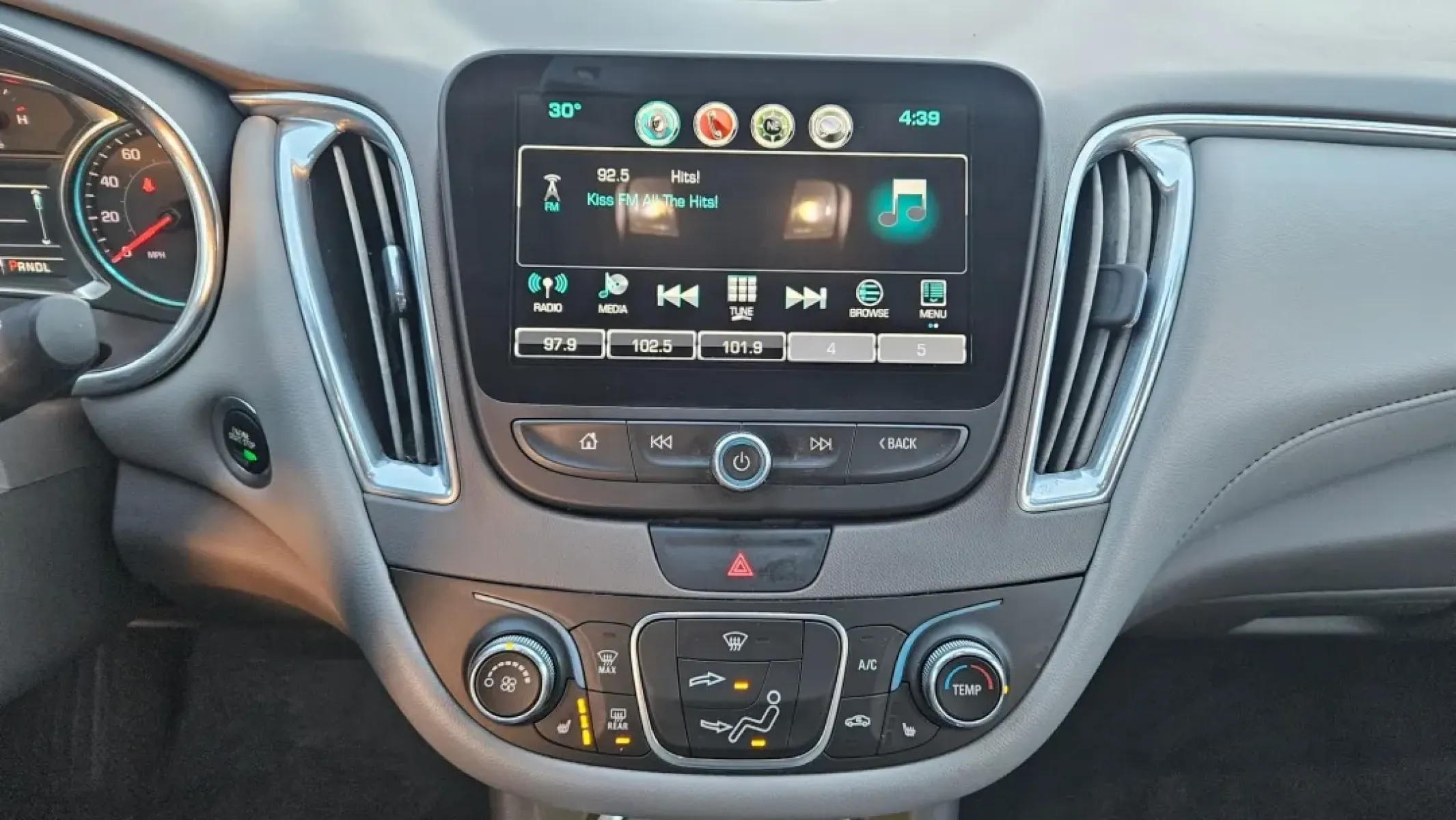 2017 Chevrolet MALIBU LT (1LT) (1G1ZE5ST7HF) with an Other engine, located at 5744 Central Avenue, Toledo, OH, 43615, (419) 724-0130, 41.676781, -83.682137 - **Experience Unmatched Comfort and Style with the 2017 Chevrolet Malibu LT at Auto Credit in Toledo, OH!**<br /> <br /> Are you a busy commuter navigating the bustling streets of Toledo or perhaps a parent looking for a dependable vehicle to accommodate your growing family? Look no further! The 2017 - Photo#7