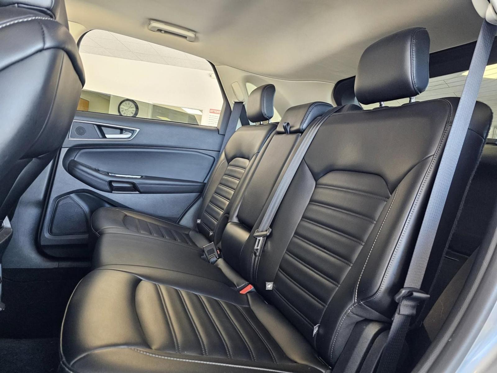 2020 SILVER /BLACK Ford Edge SEL FWD (2FMPK3J95LB) with an 2.0L L4 DOHC 16V engine, 6A transmission, located at 502 South Main Street, Columbia City, IN, 46725, (260) 244-4645, 41.151382, -85.490578 - Photo#4