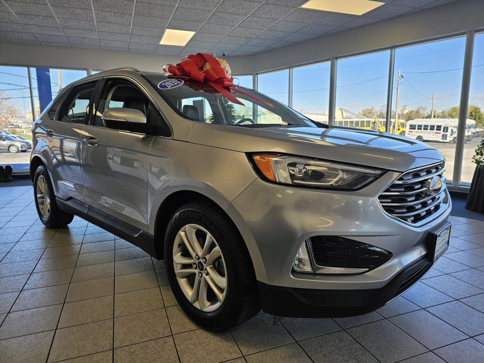 2020 SILVER /BLACK Ford Edge SEL FWD (2FMPK3J95LB) with an 2.0L L4 DOHC 16V engine, 6A transmission, located at 502 South Main Street, Columbia City, IN, 46725, (260) 244-4645, 41.151382, -85.490578 - Photo#1