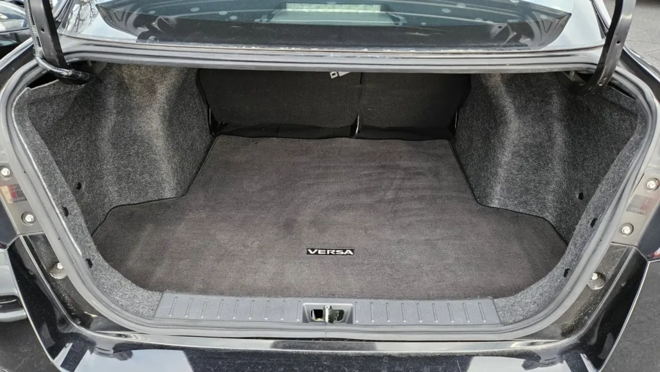 2020 Nissan VERSA SR (3N1CN8FV6LL) with an Other engine, located at 5744 Central Avenue, Toledo, OH, 43615, (419) 724-0130, 41.676781, -83.682137 - Experience the perfect blend of style, efficiency, and reliability with the 2020 Nissan Versa SR, meticulously designed for urban commuting and weekend getaways alike. This sleek black sedan is ideal for budget-conscious buyers seeking a dependable vehicle without sacrificing modern features and com - Photo#4