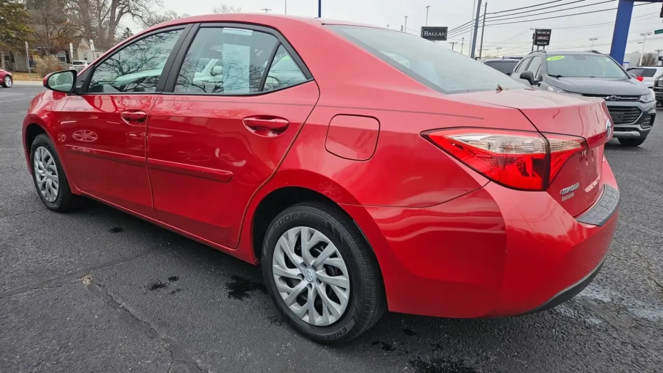 2018 Toyota COROLLA SE; LE; XLE; (2T1BURHE5JC) with an Other engine, located at 5744 Central Avenue, Toledo, OH, 43615, (419) 724-0130, 41.676781, -83.682137 - Looking for a reliable ride that can comfortably take you through daily commutes, family outings, or weekend adventures? Look no further than this stunning 2018 Toyota Corolla, now available at Auto Credit in Toledo, Ohio. With an exterior that dazzles in a vibrant red and a reputation for reliabili - Photo#2