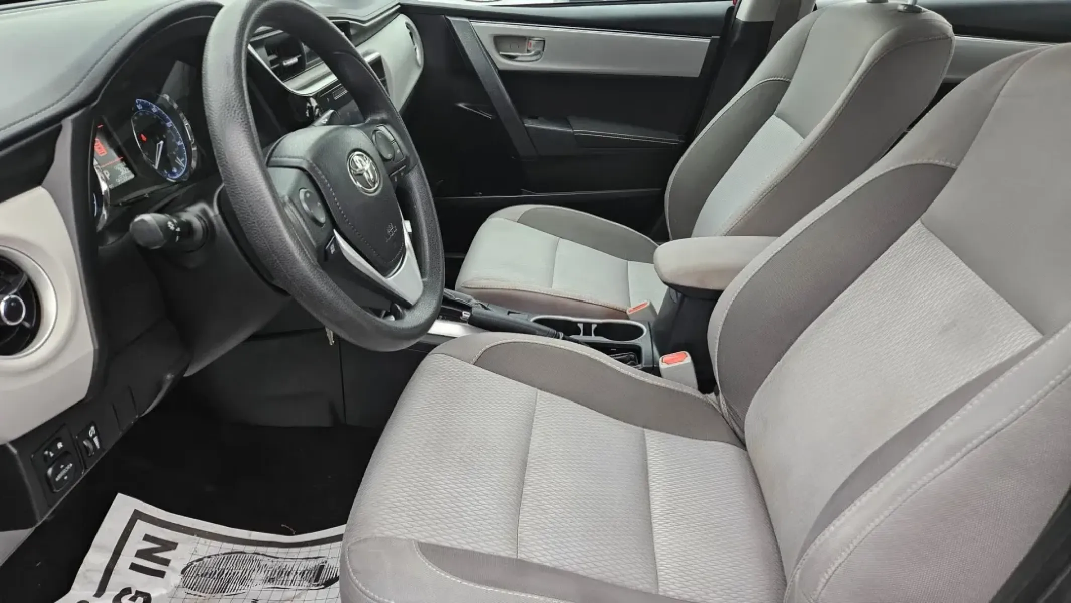 2018 Toyota COROLLA SE; LE; XLE; (2T1BURHE5JC) with an Other engine, located at 5744 Central Avenue, Toledo, OH, 43615, (419) 724-0130, 41.676781, -83.682137 - Looking for a reliable ride that can comfortably take you through daily commutes, family outings, or weekend adventures? Look no further than this stunning 2018 Toyota Corolla, now available at Auto Credit in Toledo, Ohio. With an exterior that dazzles in a vibrant red and a reputation for reliabili - Photo#5