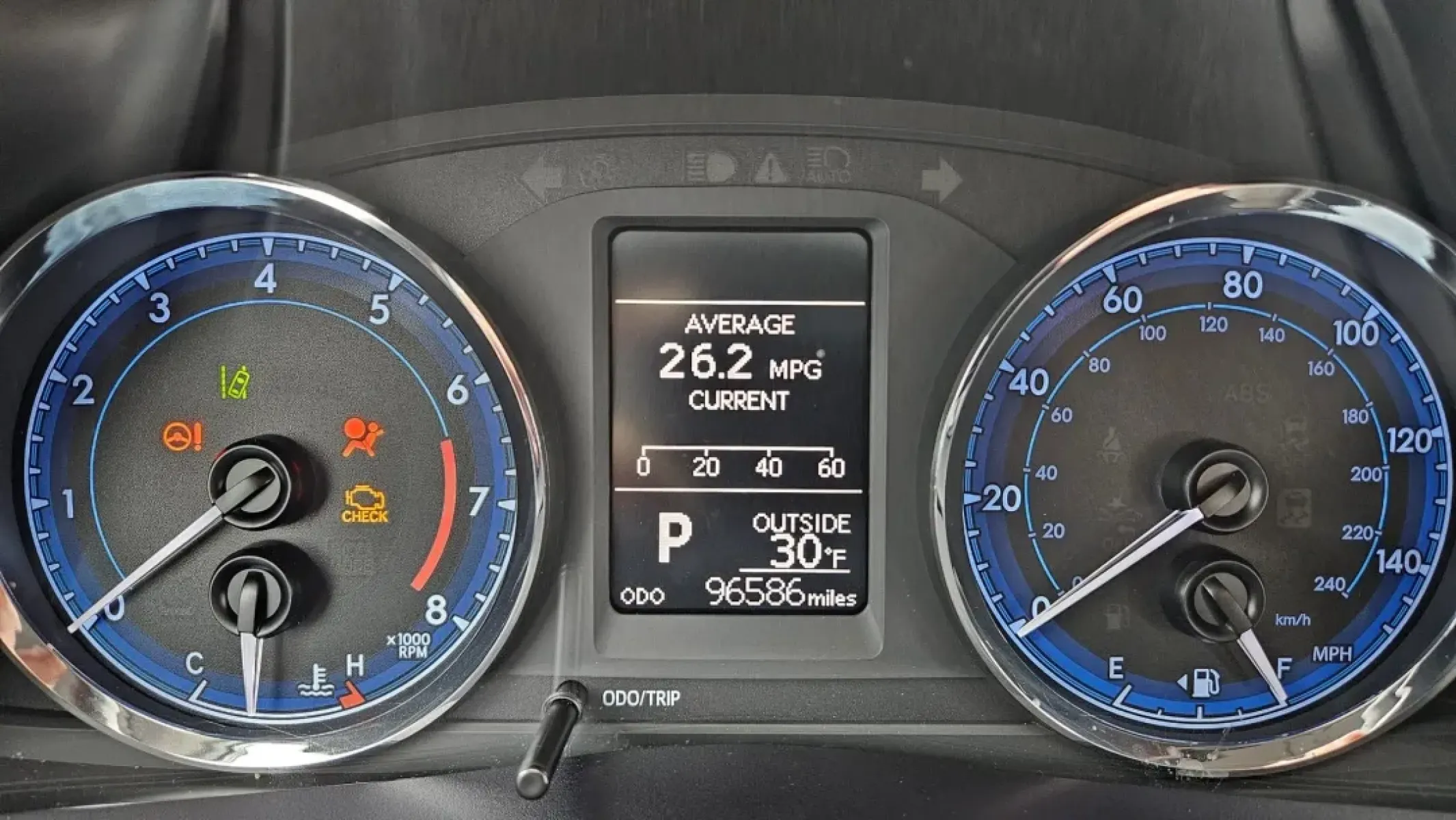 2018 Toyota COROLLA SE; LE; XLE; (2T1BURHE5JC) with an Other engine, located at 5744 Central Avenue, Toledo, OH, 43615, (419) 724-0130, 41.676781, -83.682137 - Looking for a reliable ride that can comfortably take you through daily commutes, family outings, or weekend adventures? Look no further than this stunning 2018 Toyota Corolla, now available at Auto Credit in Toledo, Ohio. With an exterior that dazzles in a vibrant red and a reputation for reliabili - Photo#9