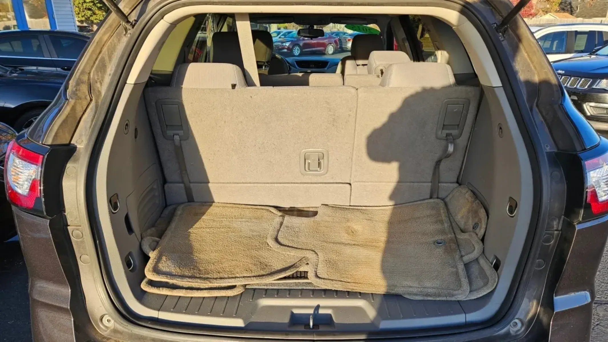 2015 Chevrolet TRAVERSE 1LT (1GNKRGKD3FJ) with an Other engine, located at 5744 Central Avenue, Toledo, OH, 43615, (419) 724-0130, 41.676781, -83.682137 - **Discover Your Next Adventure with the 2015 Chevrolet Traverse 1LT!**<br /> <br /> Are you looking for a vehicle that seamlessly fits into your busy lifestyle? Whether you're a growing family needing extra space, a commuter tackling long drives, or someone who enjoys weekend getaways, the 2015 Chev - Photo#4