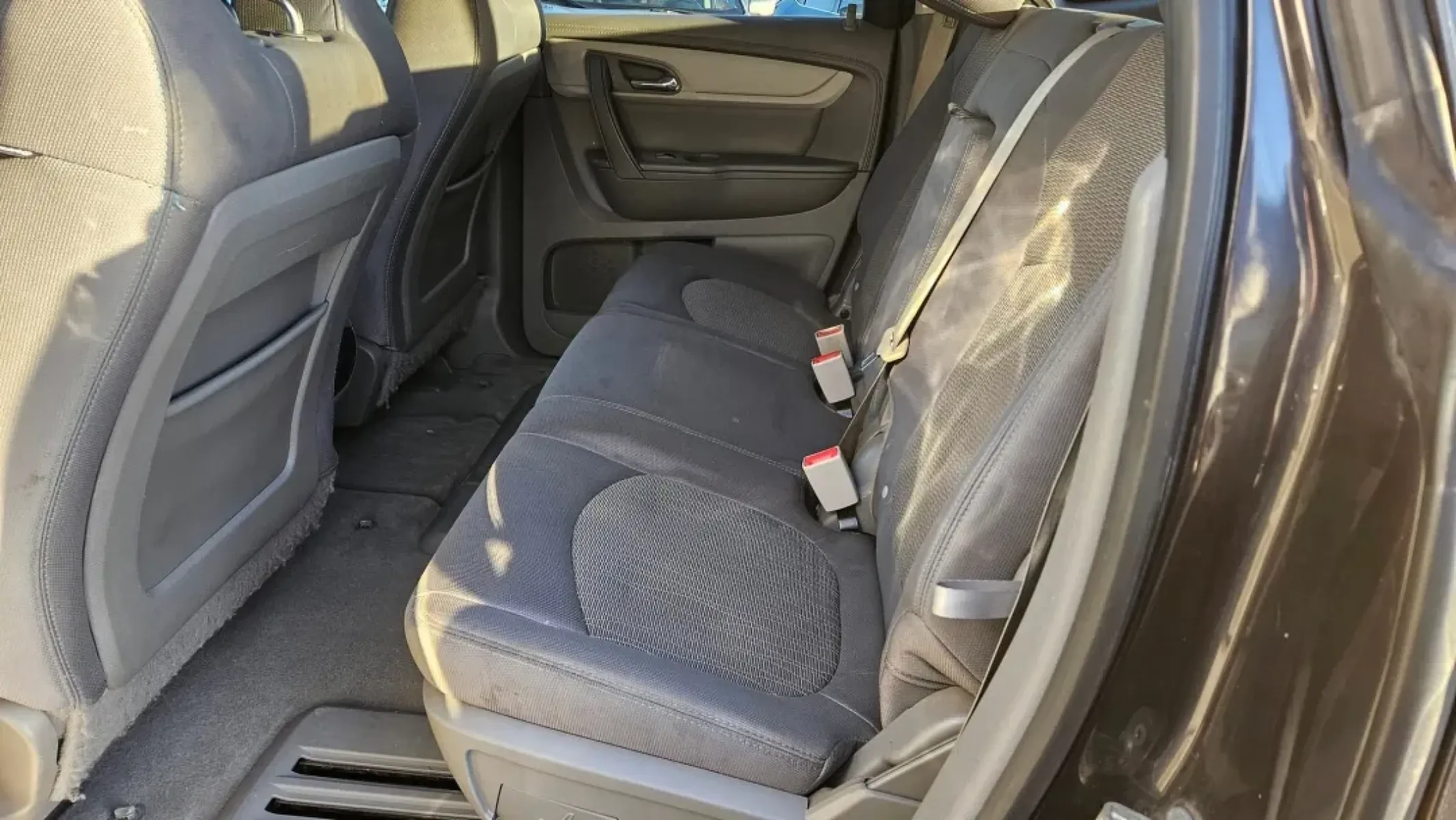 2015 Chevrolet TRAVERSE 1LT (1GNKRGKD3FJ) with an Other engine, located at 5744 Central Avenue, Toledo, OH, 43615, (419) 724-0130, 41.676781, -83.682137 - **Discover Your Next Adventure with the 2015 Chevrolet Traverse 1LT!**<br /> <br /> Are you looking for a vehicle that seamlessly fits into your busy lifestyle? Whether you're a growing family needing extra space, a commuter tackling long drives, or someone who enjoys weekend getaways, the 2015 Chev - Photo#6