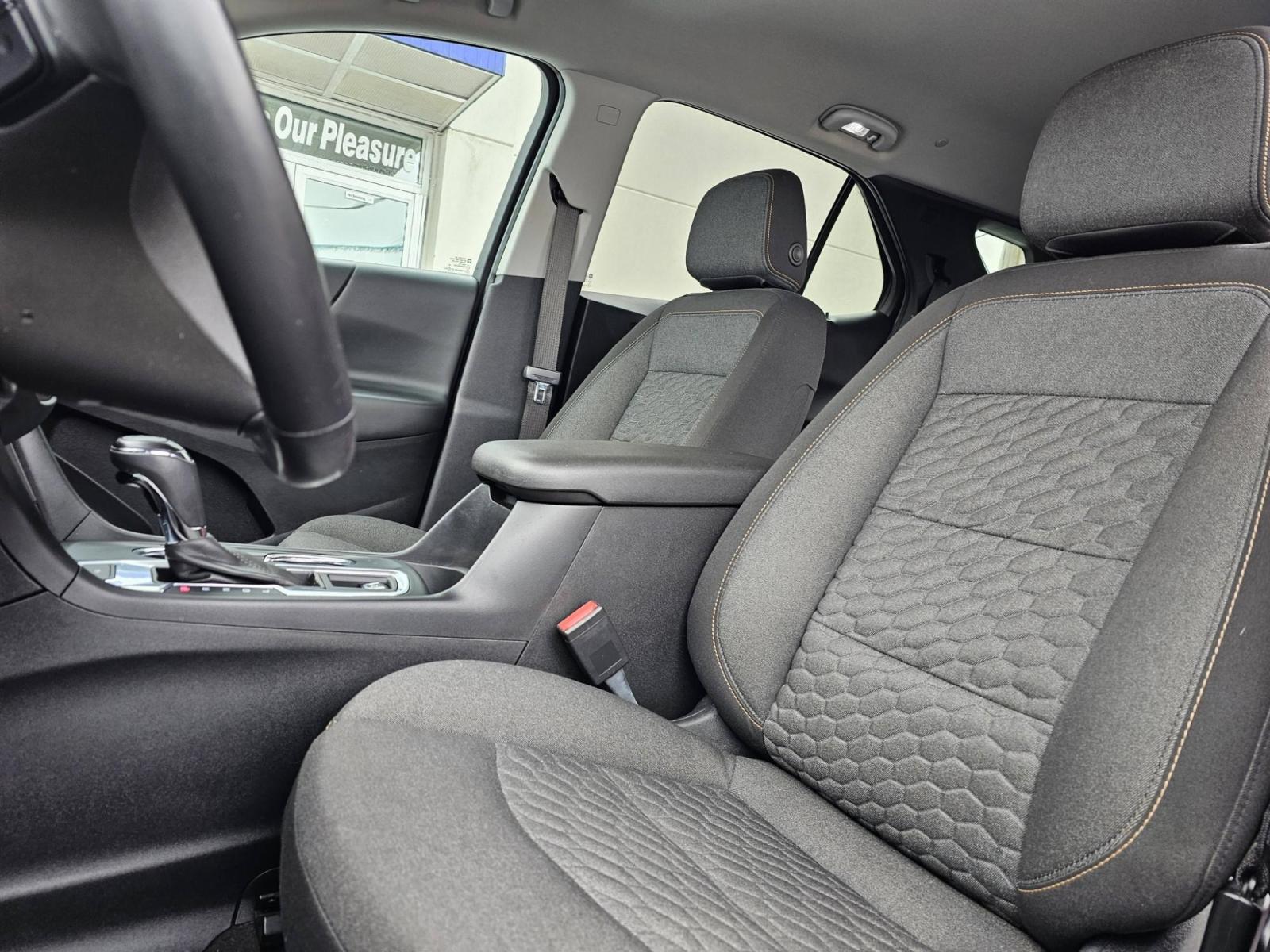 2018 RED /BLACK Chevrolet Equinox LT (2GNAXKEX8J6) with an 2.0L L4 DOHC 16V HYBRID engine, 6A transmission, located at 502 South Main Street, Columbia City, IN, 46725, (260) 244-4645, 41.151382, -85.490578 - Photo#3