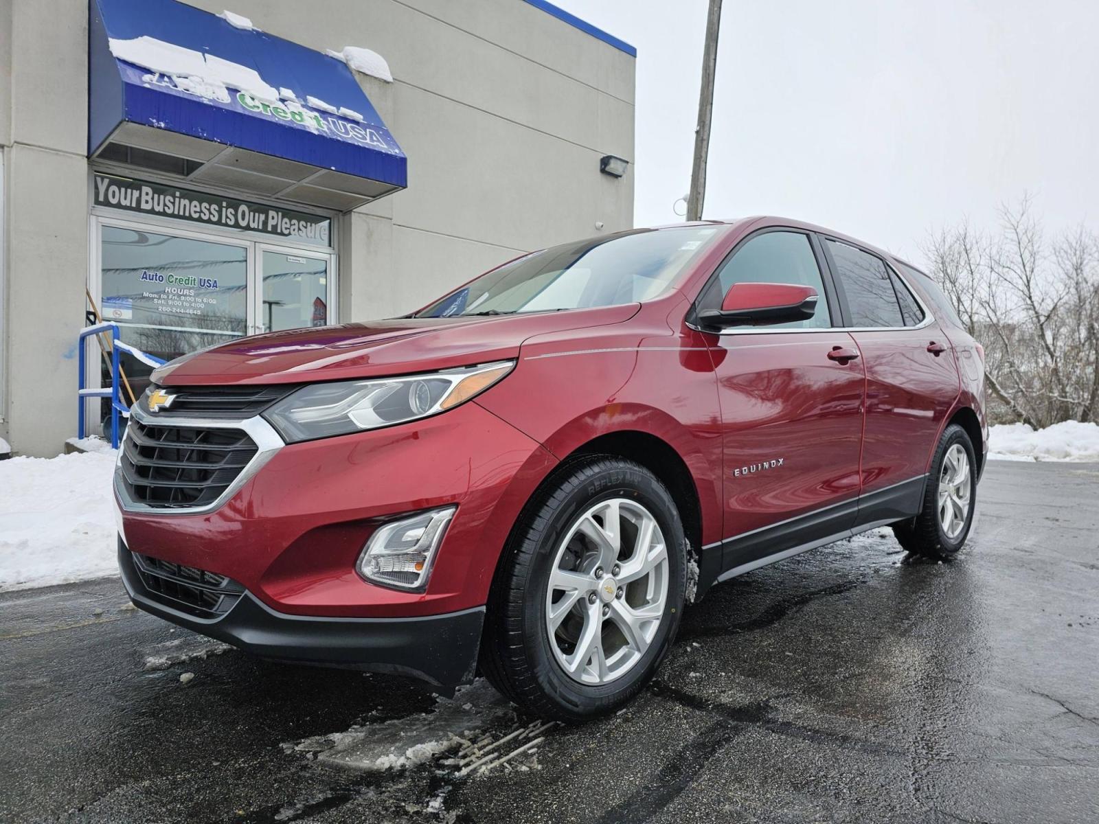 2018 RED /BLACK Chevrolet Equinox LT (2GNAXKEX8J6) with an 2.0L L4 DOHC 16V HYBRID engine, 6A transmission, located at 502 South Main Street, Columbia City, IN, 46725, (260) 244-4645, 41.151382, -85.490578 - Photo#0