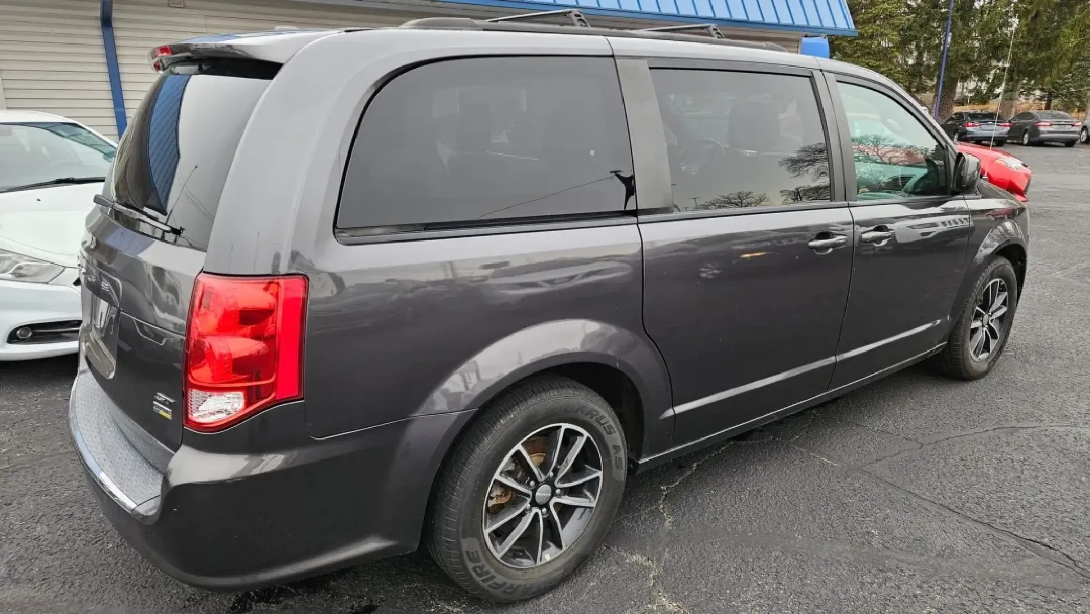 2019 Dodge Grand Caravan (2C4RDGEGXKR) with an Other engine, located at 5744 Central Avenue, Toledo, OH, 43615, (419) 724-0130, 41.676781, -83.682137 - Transform your family adventures with this versatile 2019 Dodge Grand Caravan, perfect for growing families or anyone who needs extra space and comfort on the go. Whether you're carpooling to soccer practice, heading out for a weekend getaway, or simply running errands around Toledo, this dependable - Photo#3