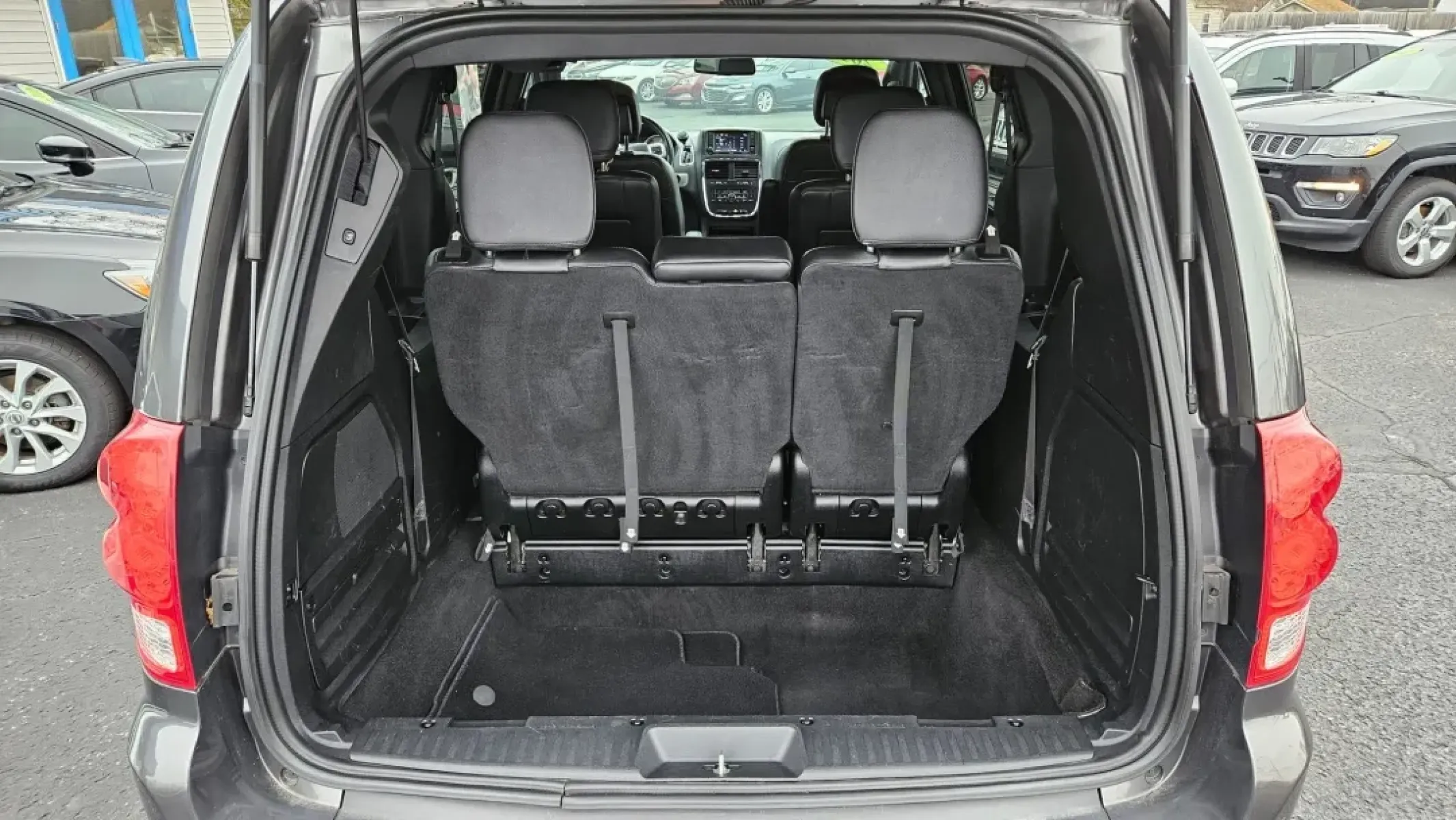 2019 Dodge Grand Caravan (2C4RDGEGXKR) with an Other engine, located at 5744 Central Avenue, Toledo, OH, 43615, (419) 724-0130, 41.676781, -83.682137 - Transform your family adventures with this versatile 2019 Dodge Grand Caravan, perfect for growing families or anyone who needs extra space and comfort on the go. Whether you're carpooling to soccer practice, heading out for a weekend getaway, or simply running errands around Toledo, this dependable - Photo#4